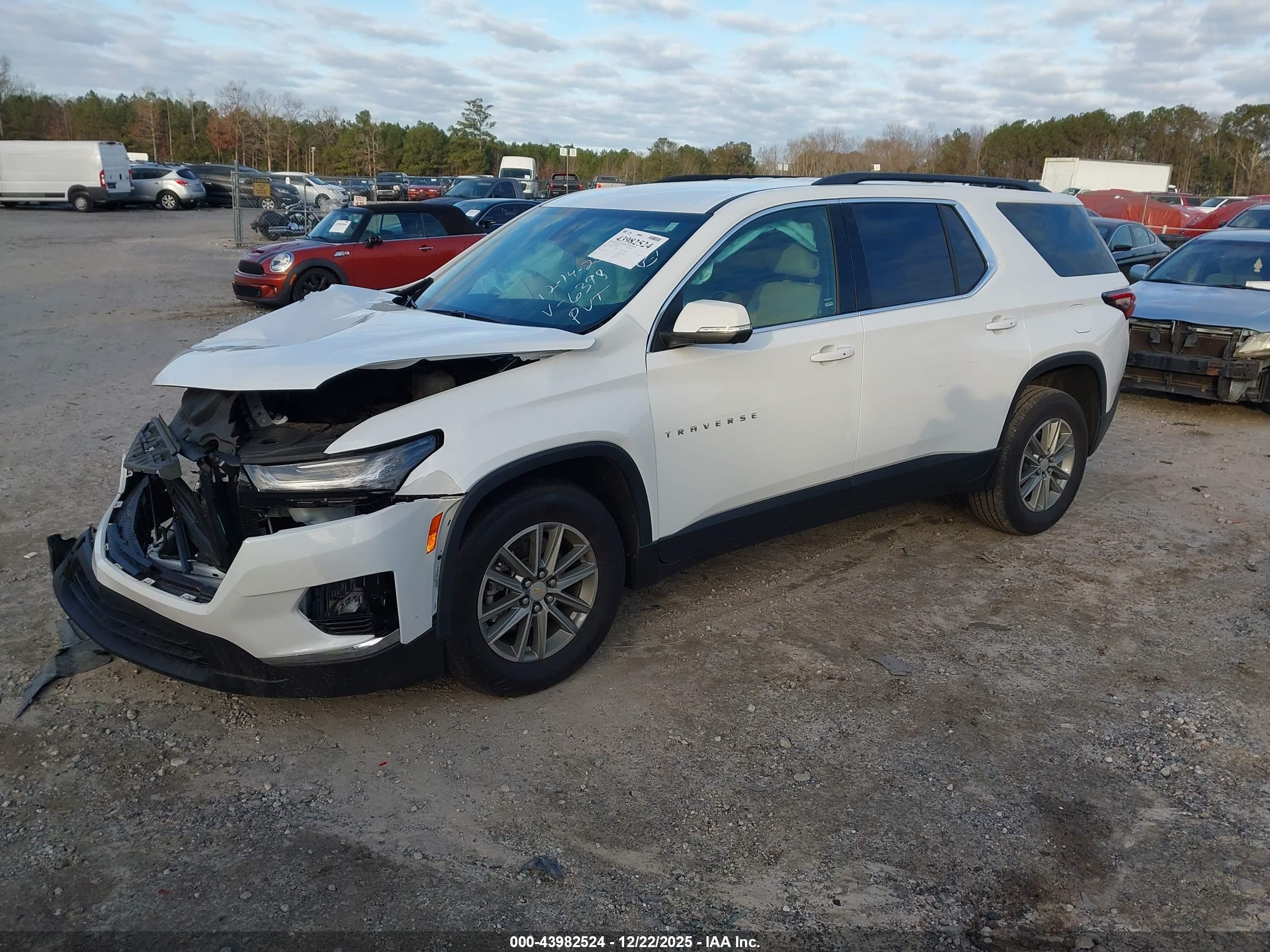 CHEVROLET TRAVERSE image 2