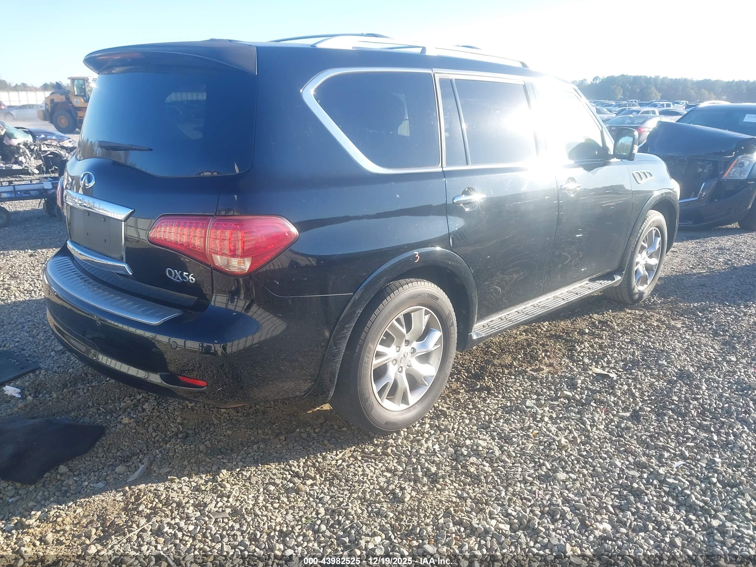 INFINITI QX56 image 4