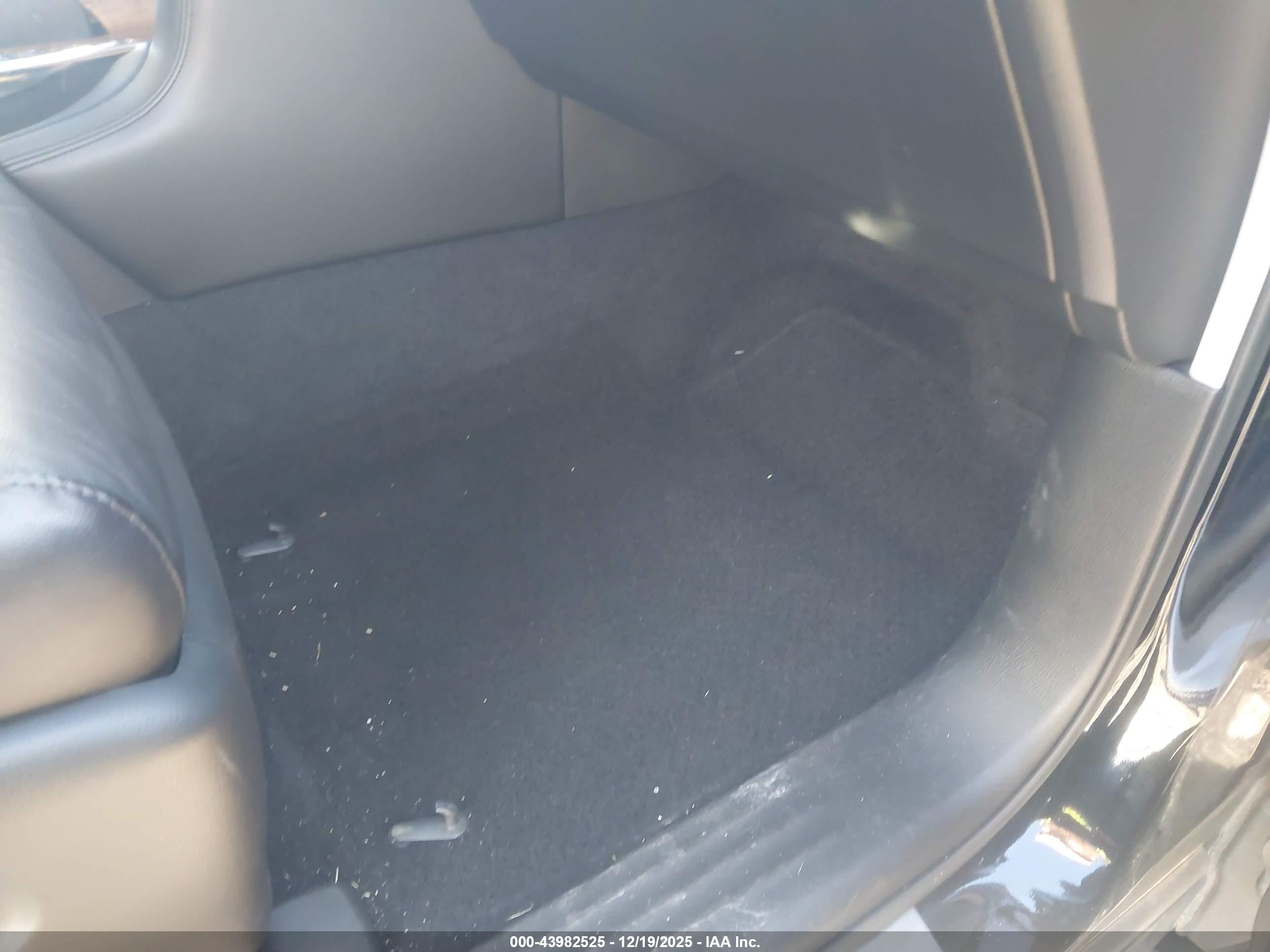 INFINITI QX56 image 8