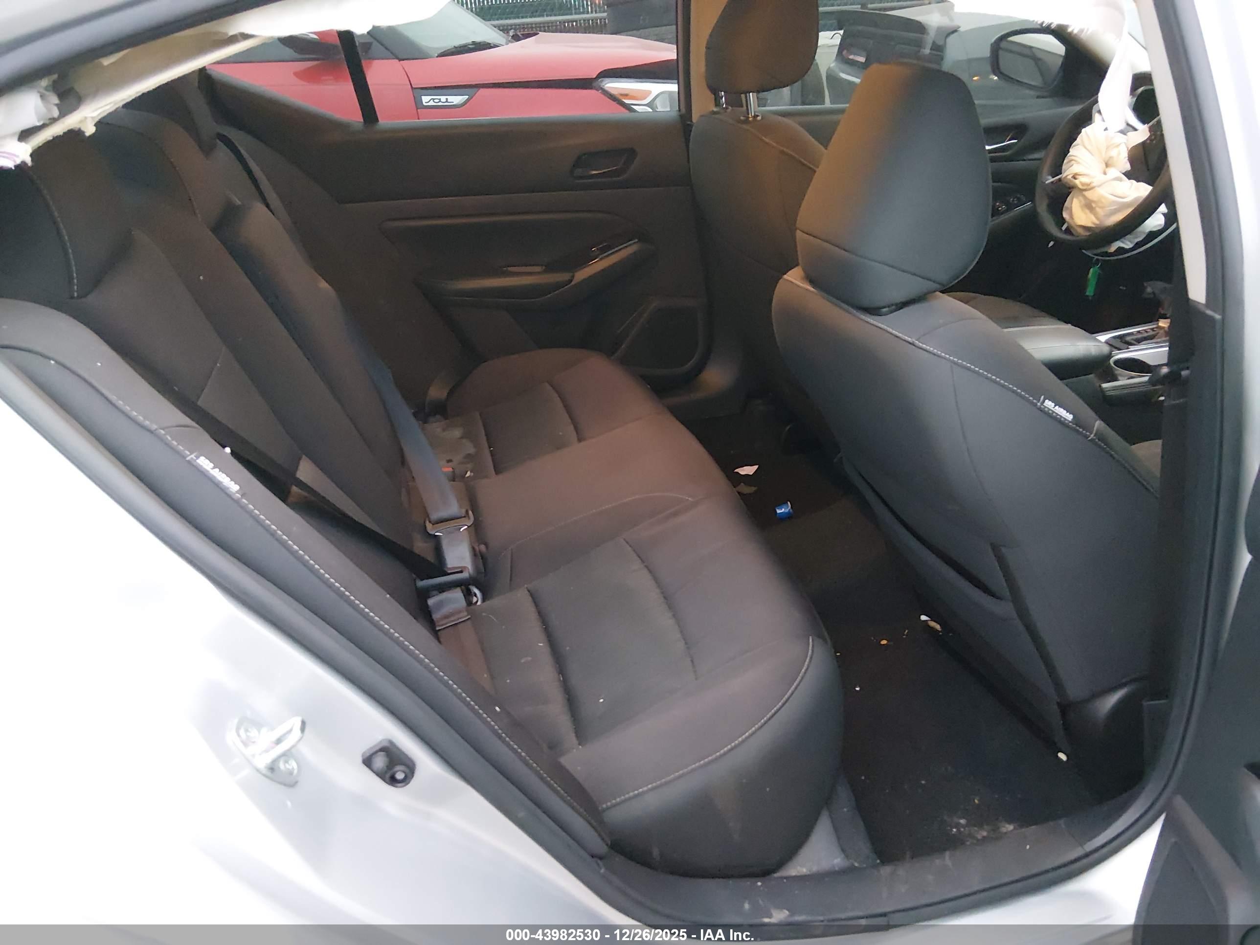 NISSAN ALTIMA image 8
