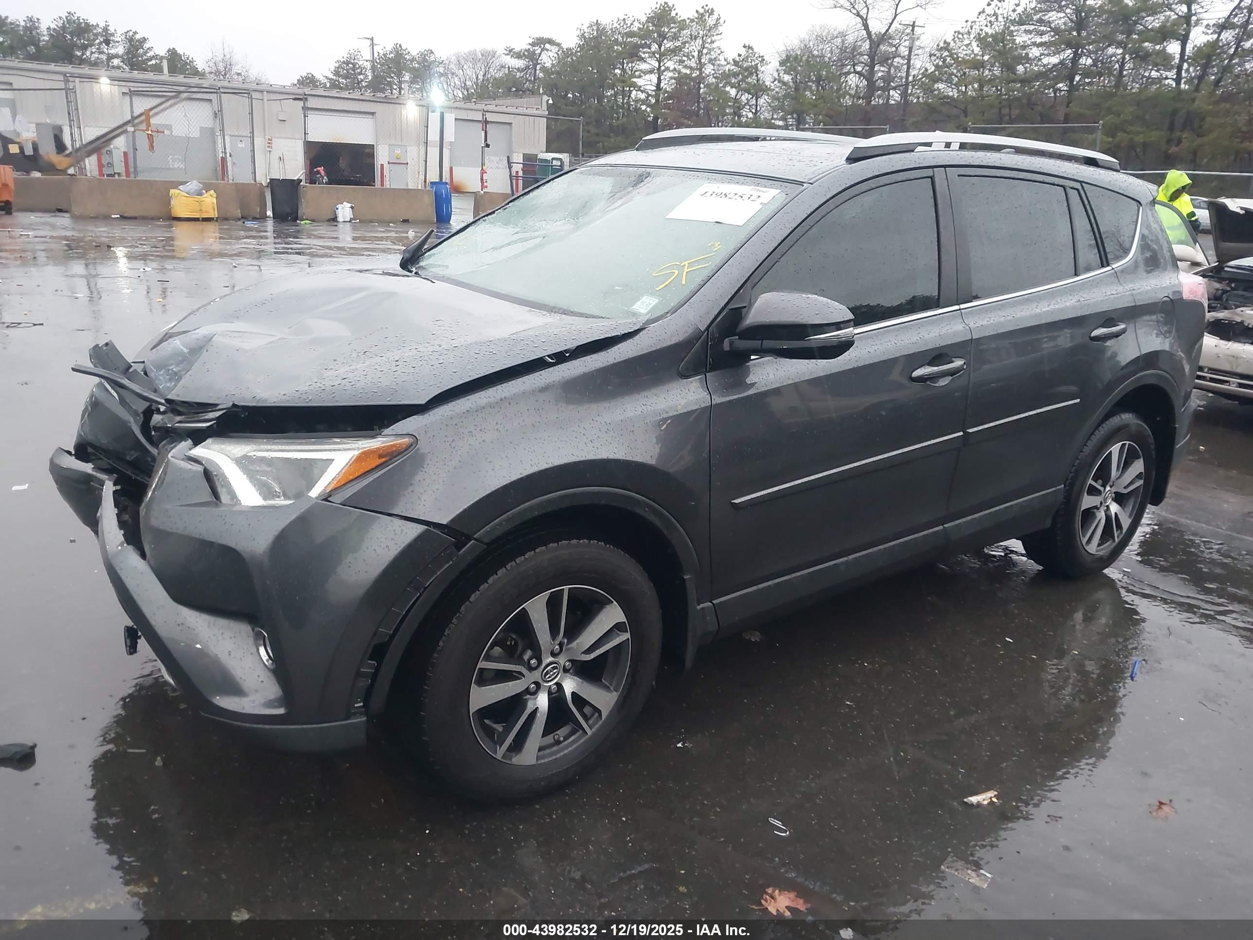 TOYOTA RAV4 image 2