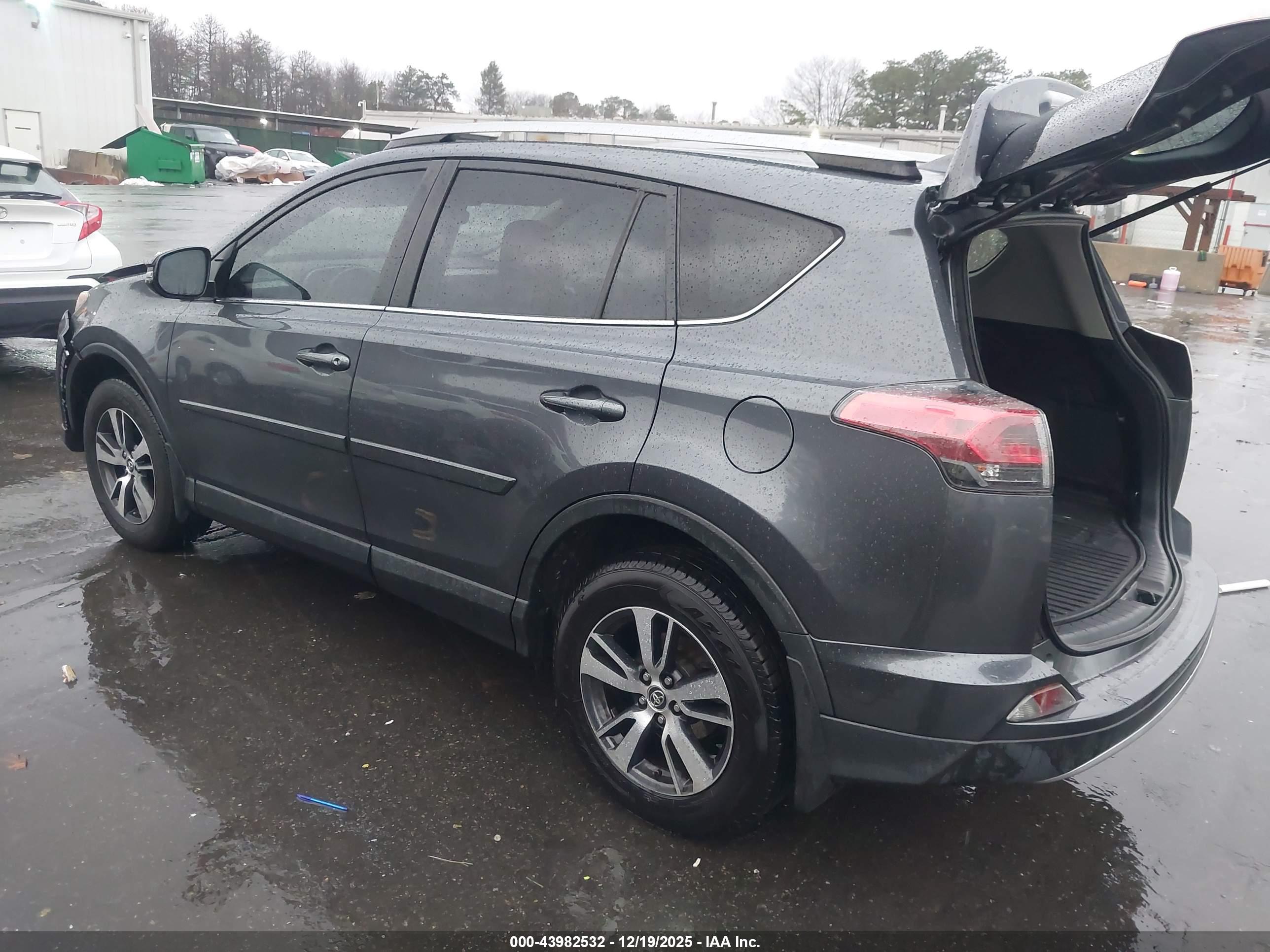 TOYOTA RAV4 image 3