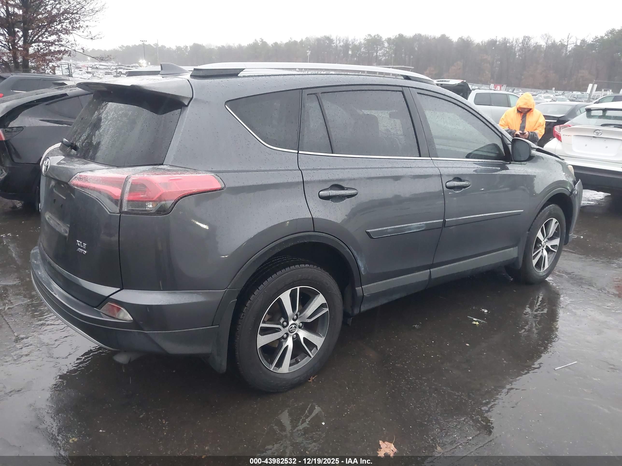 TOYOTA RAV4 image 4