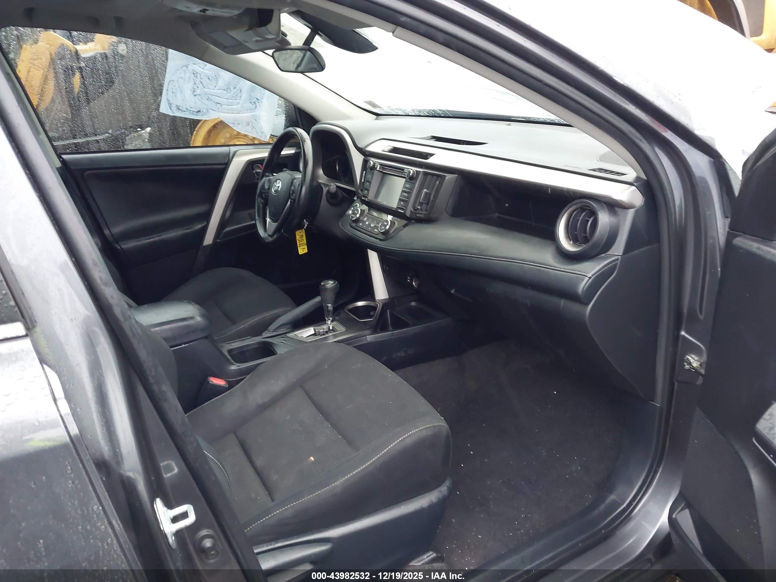 TOYOTA RAV4 image 5