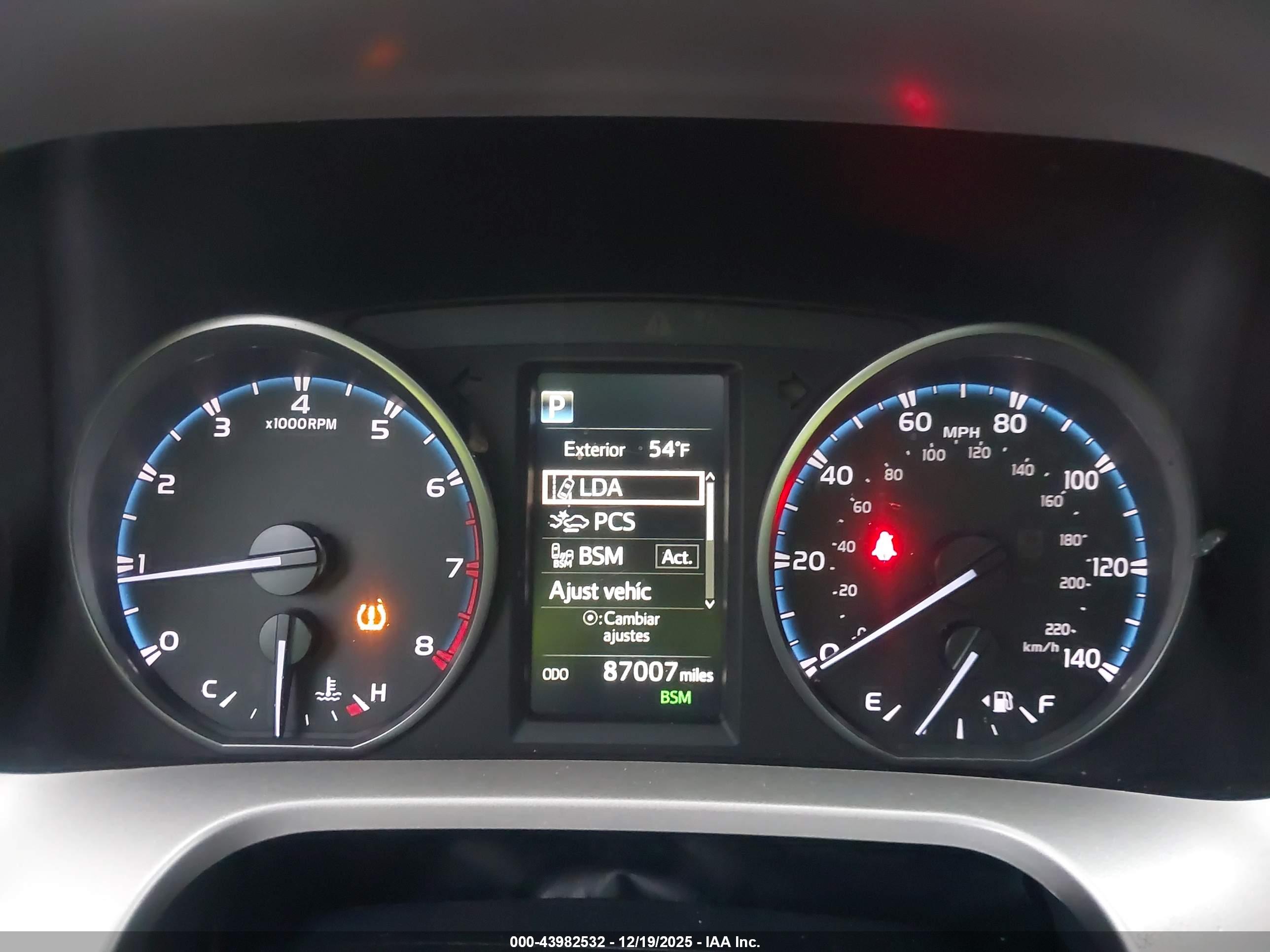 TOYOTA RAV4 image 7