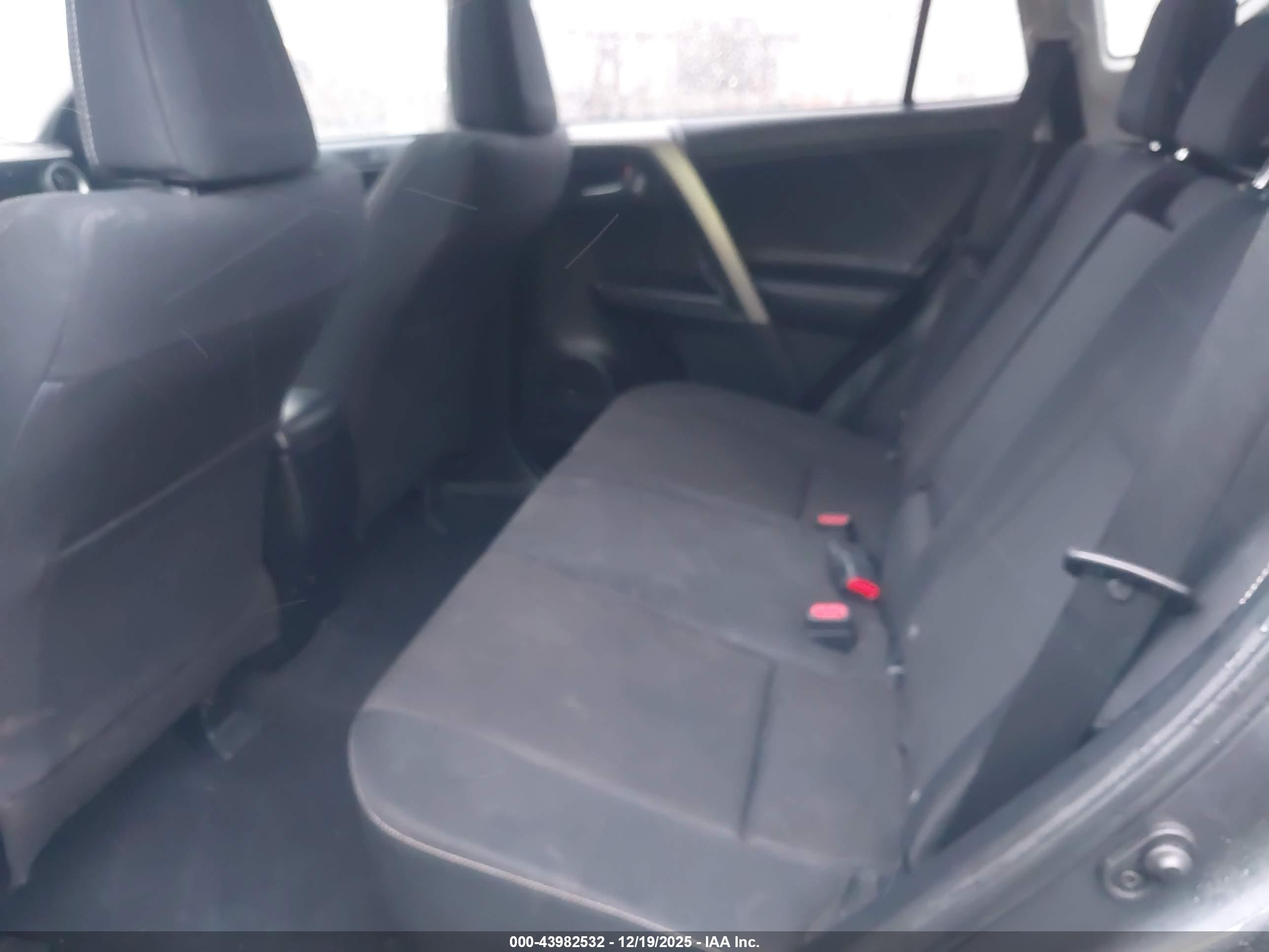 TOYOTA RAV4 image 8