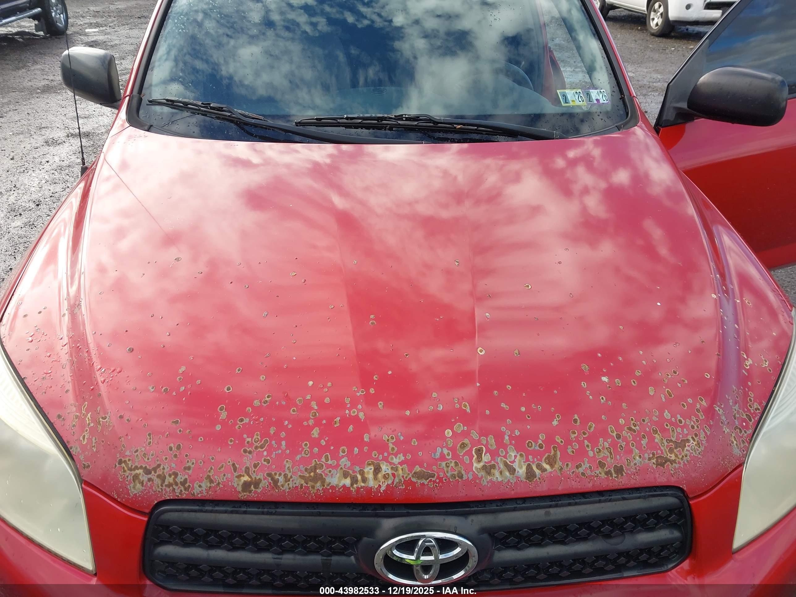TOYOTA RAV4 image 10