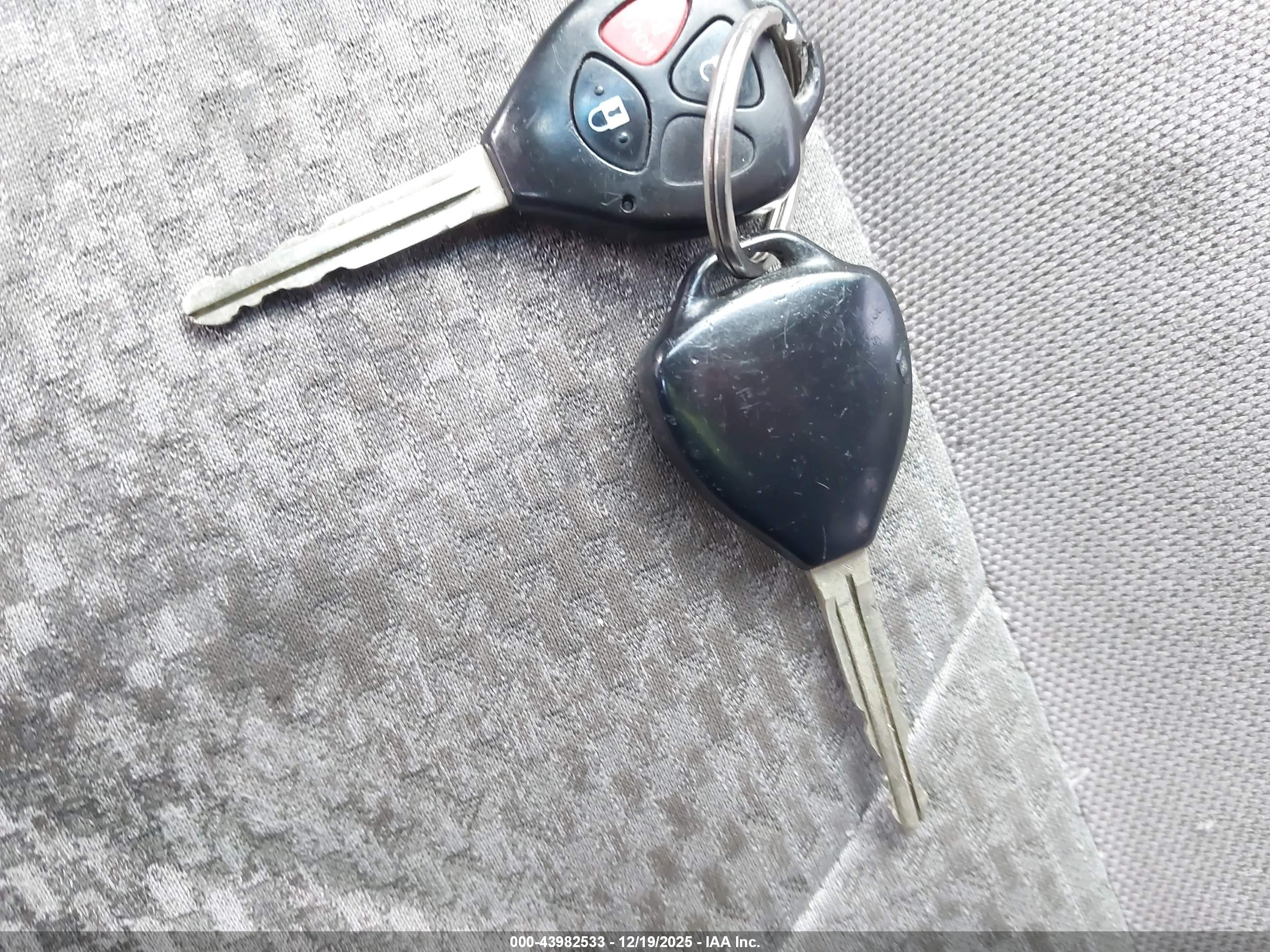 TOYOTA RAV4 image 11