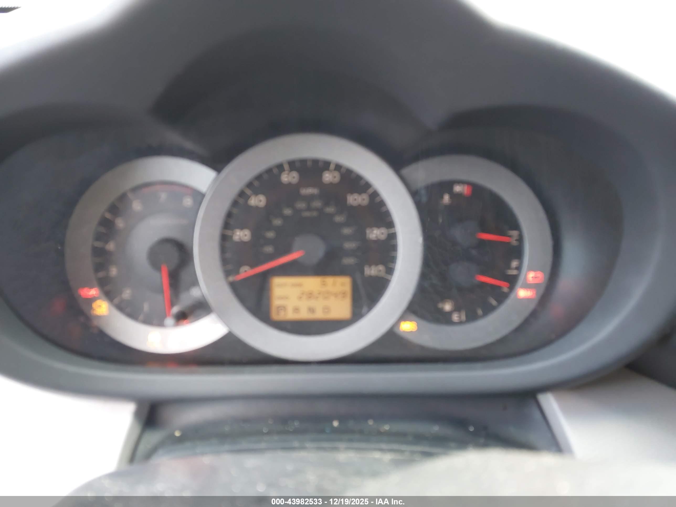 TOYOTA RAV4 image 7
