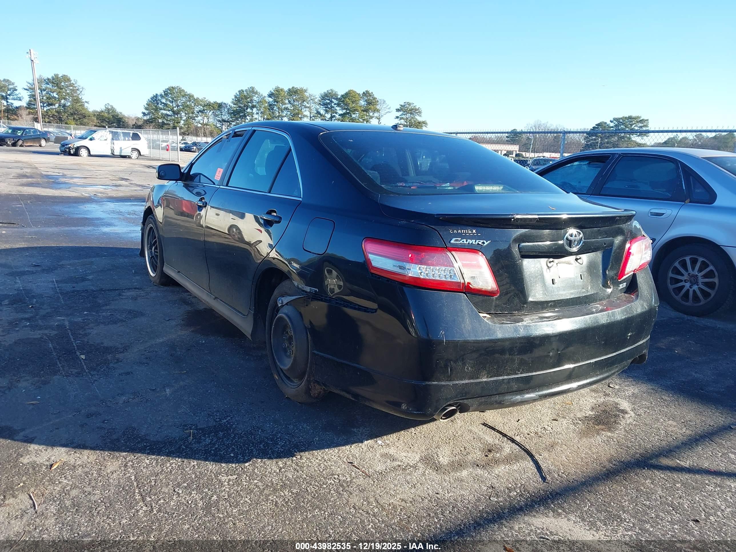 TOYOTA CAMRY image 3