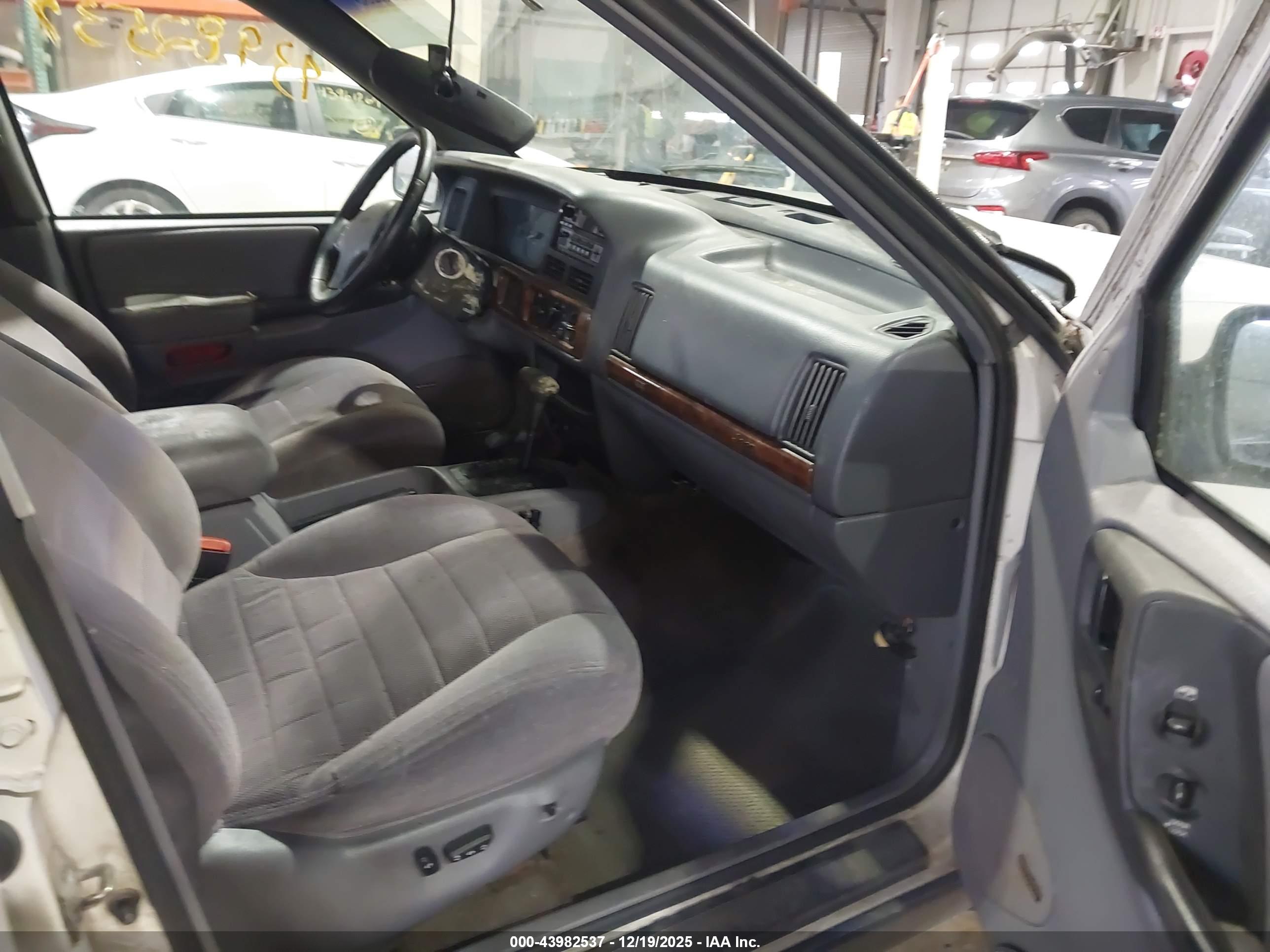 JEEP GRAND image 5