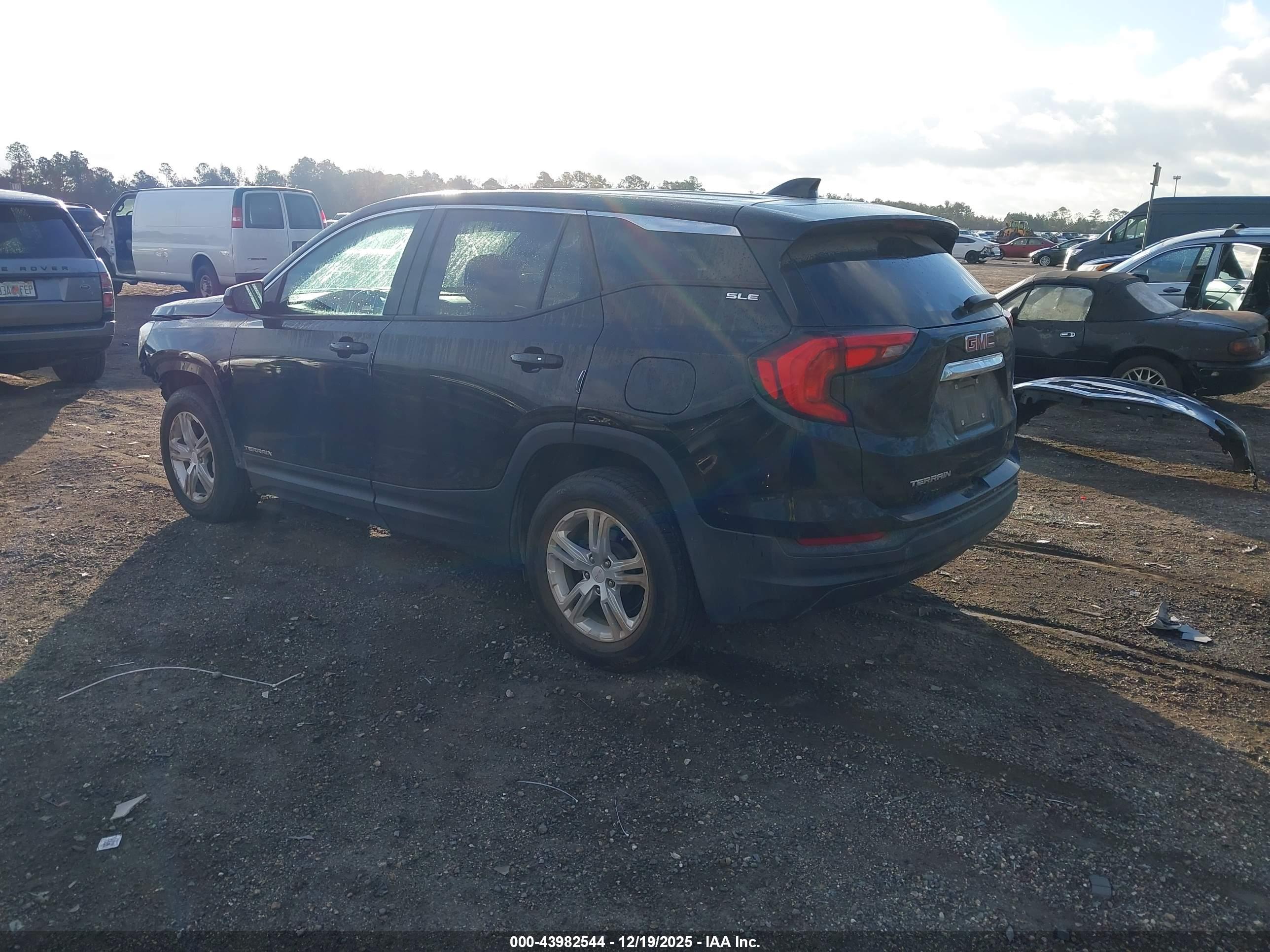GMC TERRAIN image 3