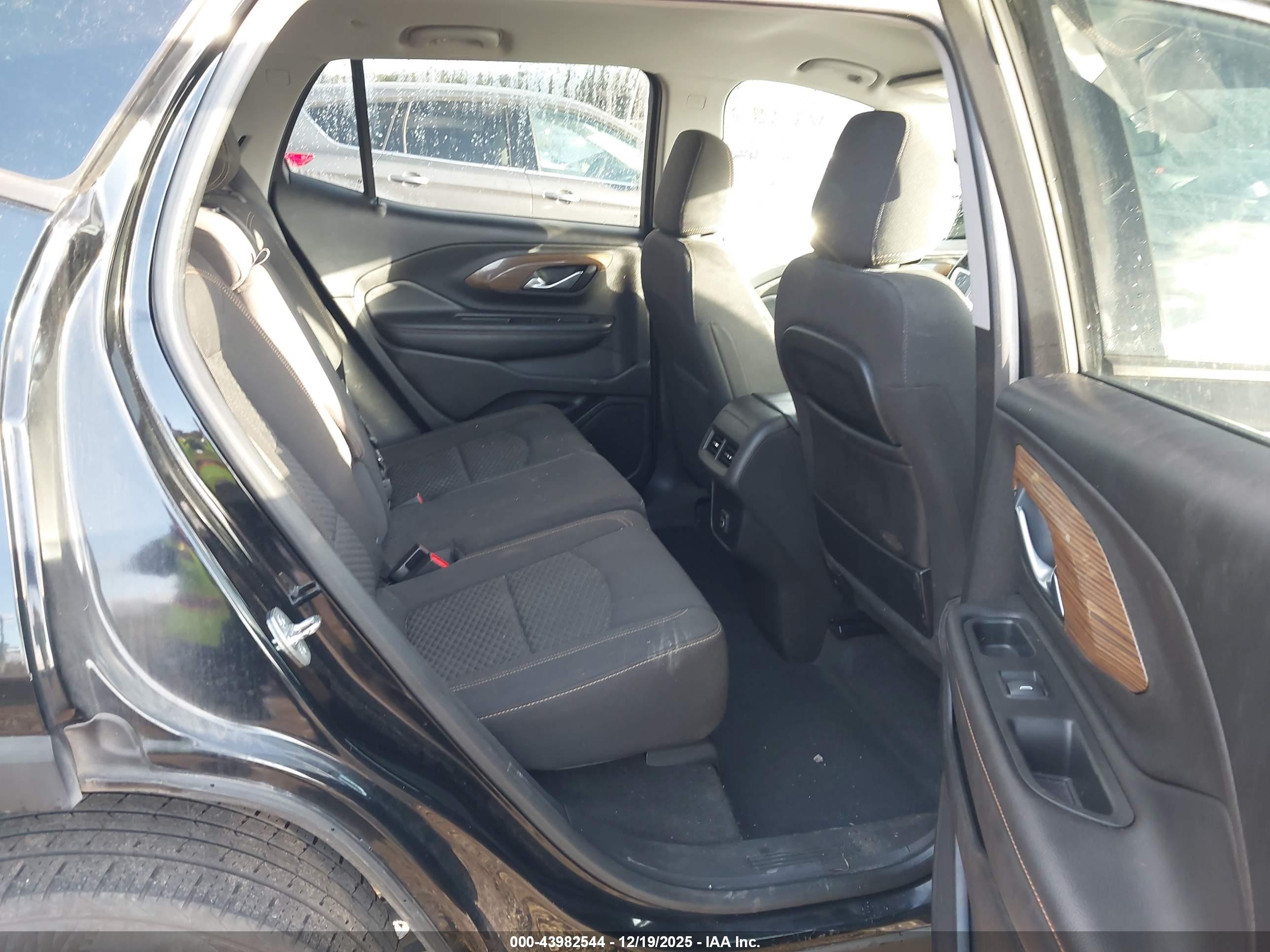 GMC TERRAIN image 8