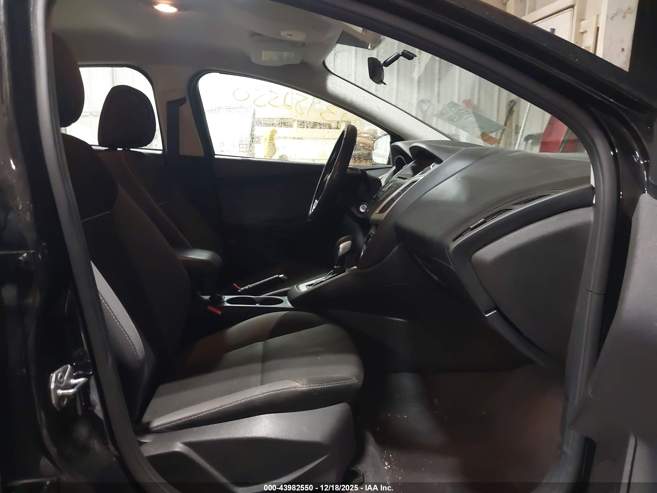 FORD FOCUS image 5