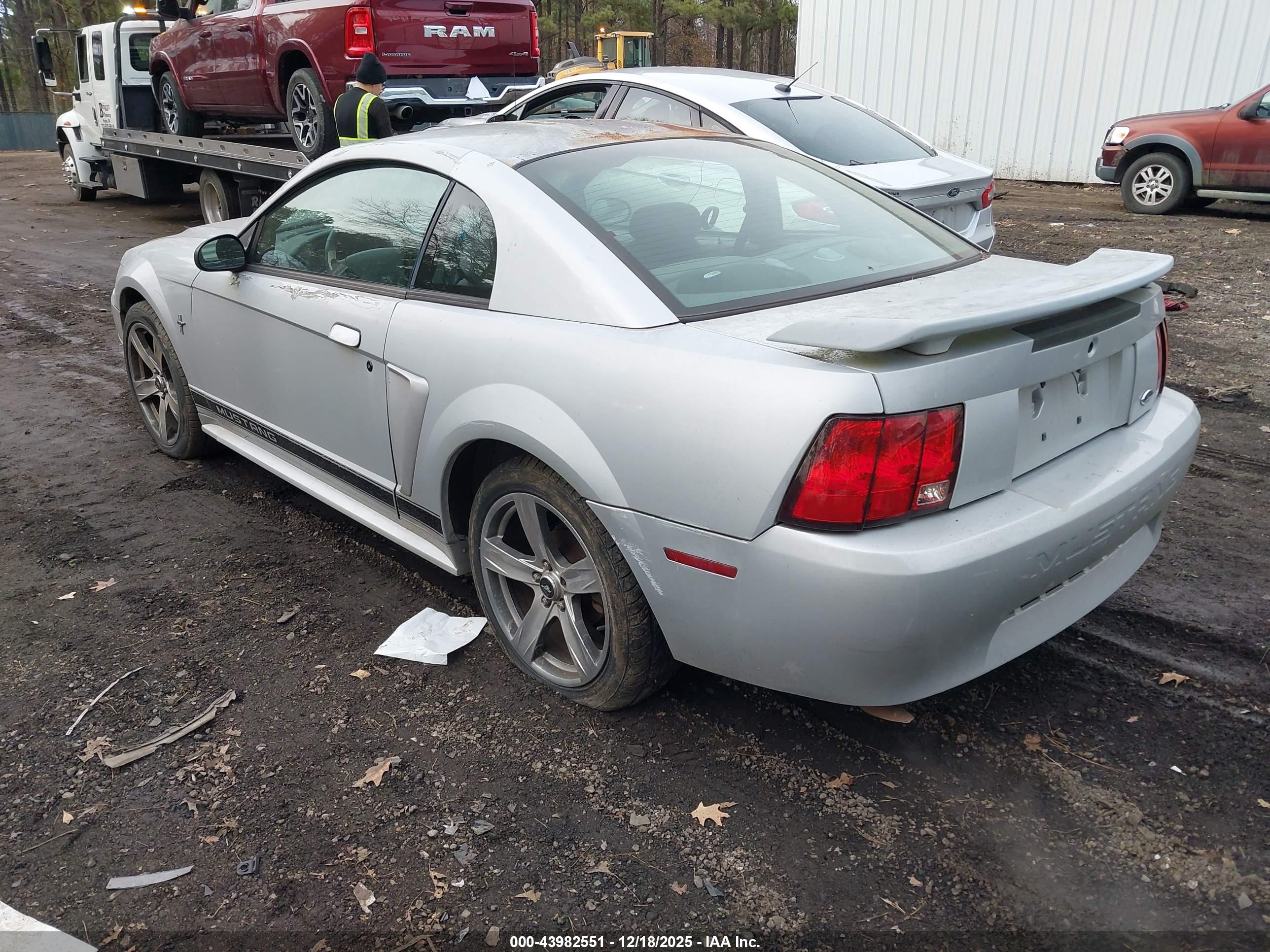 FORD MUSTANG image 3