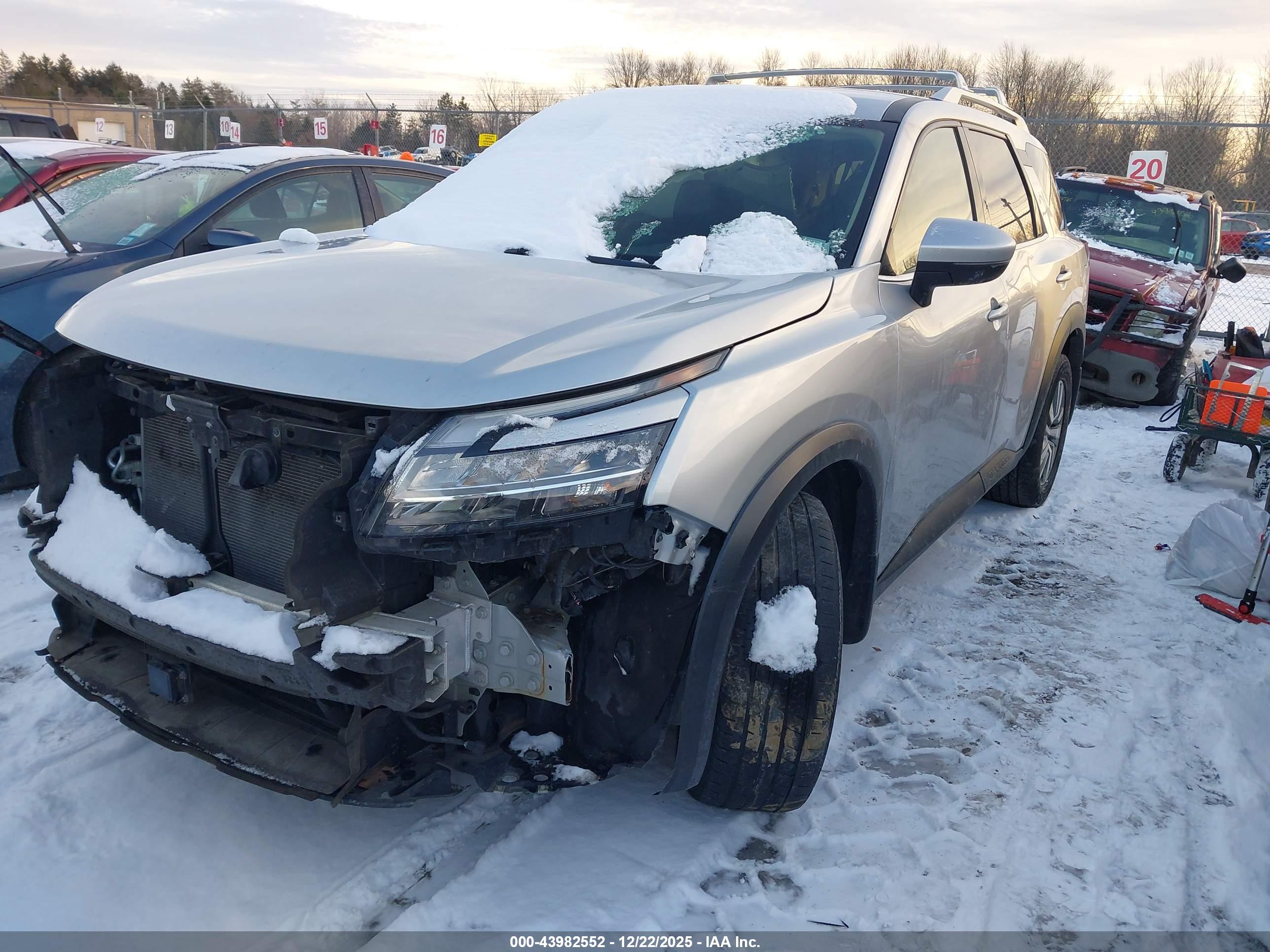 NISSAN PATHFINDER image 2