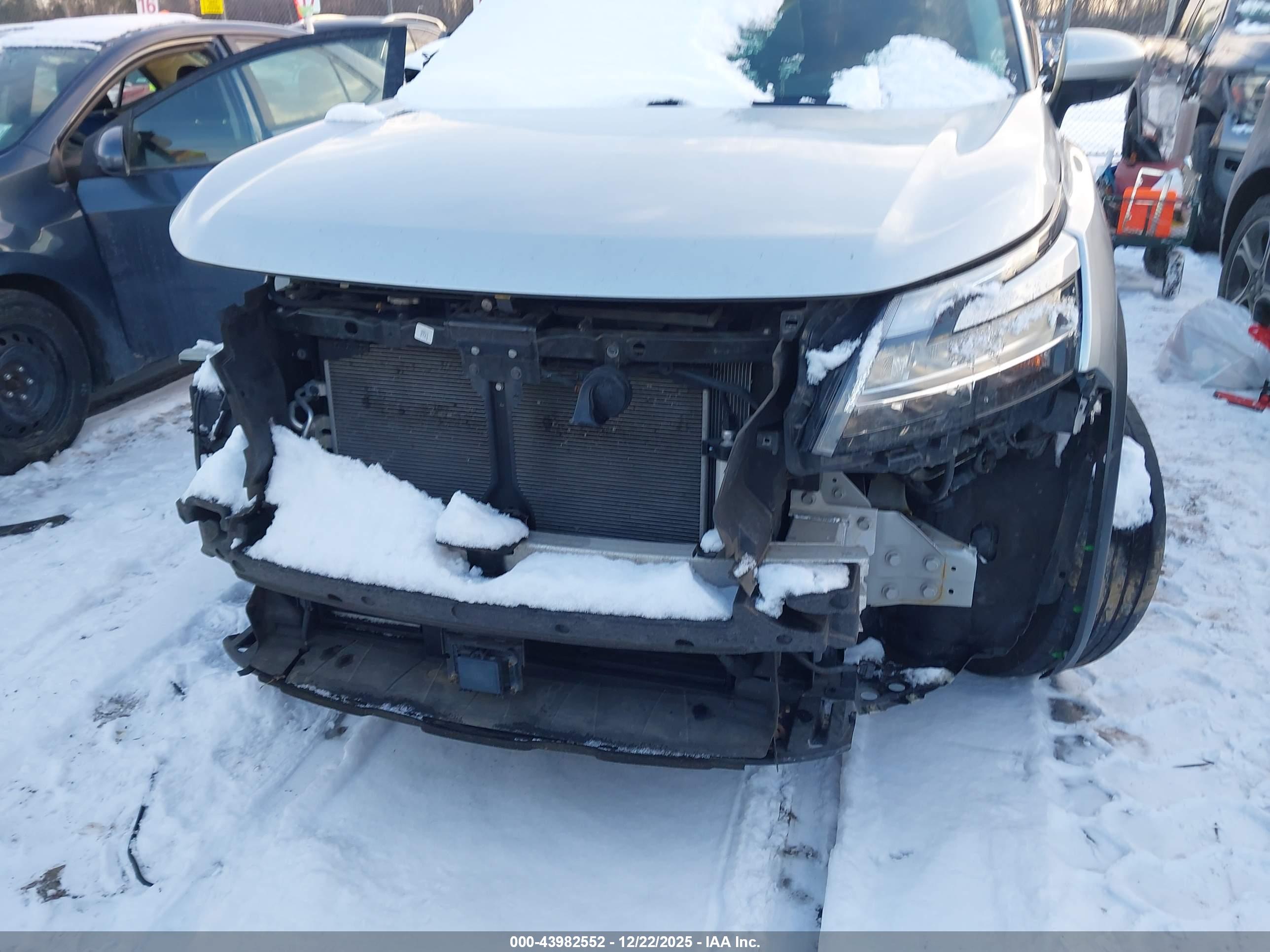 NISSAN PATHFINDER image 6