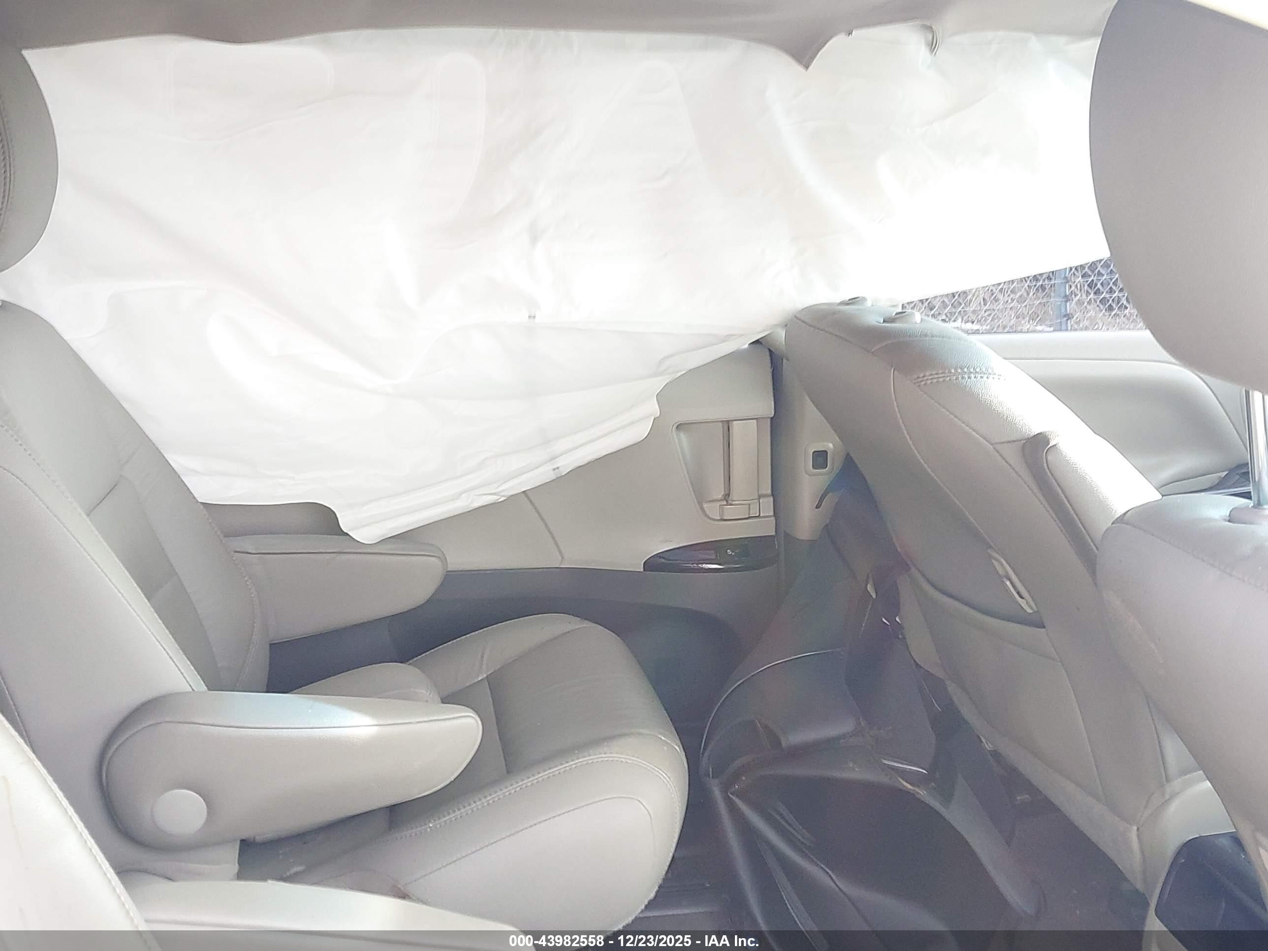 TOYOTA SIENNA image 8