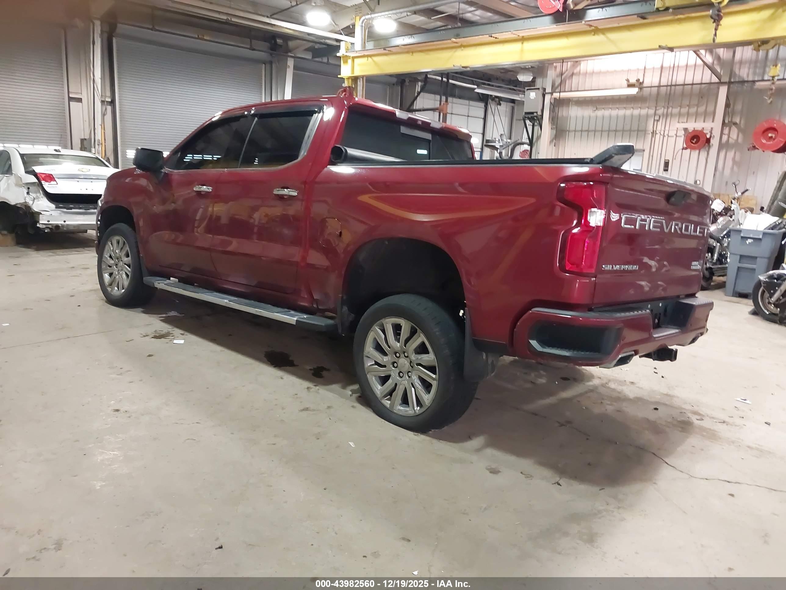 CHEVROLET SILVERADO image 3
