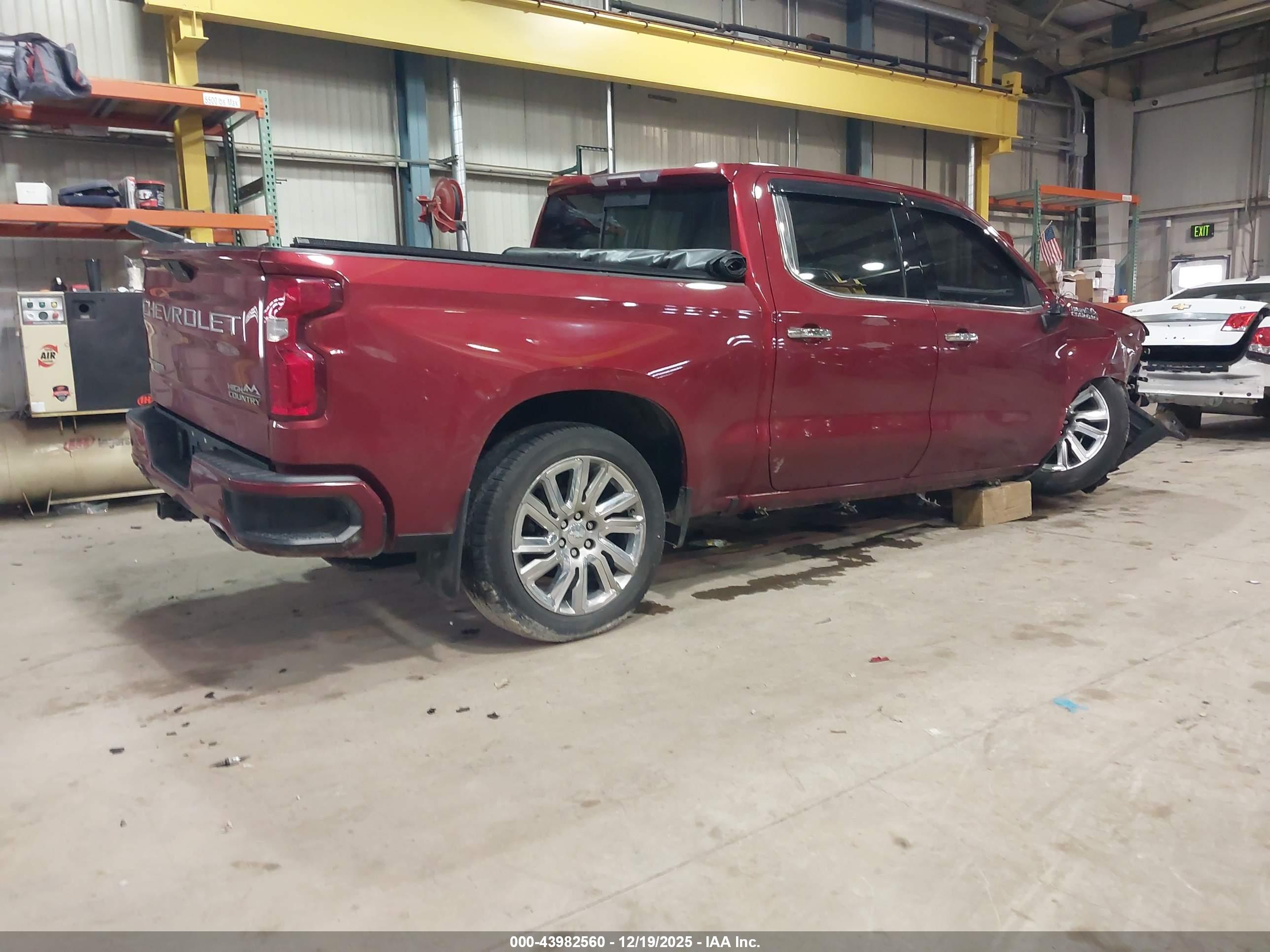 CHEVROLET SILVERADO image 4