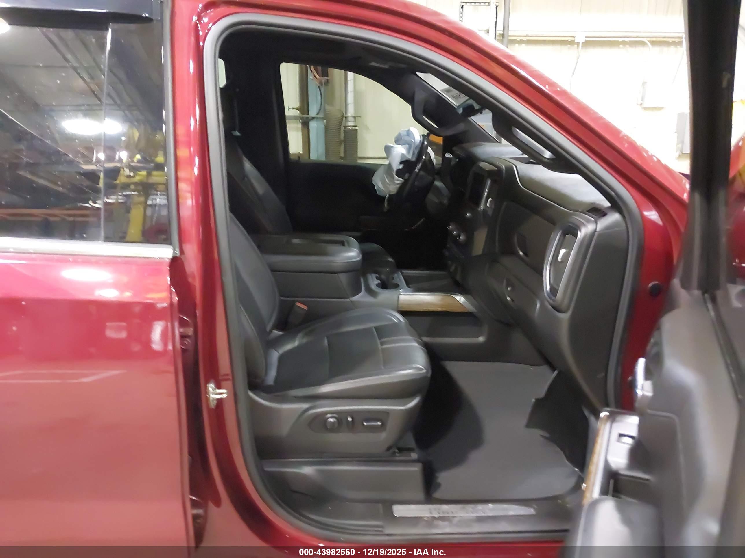 CHEVROLET SILVERADO image 5