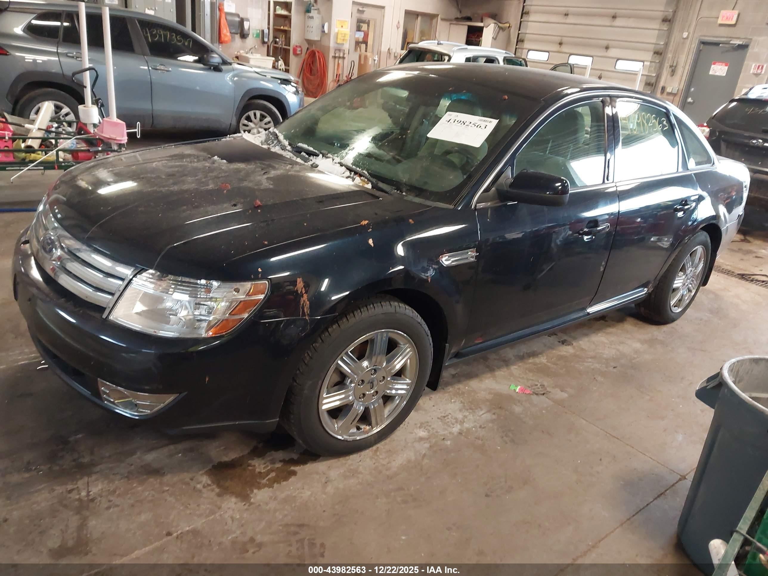 FORD TAURUS image 2