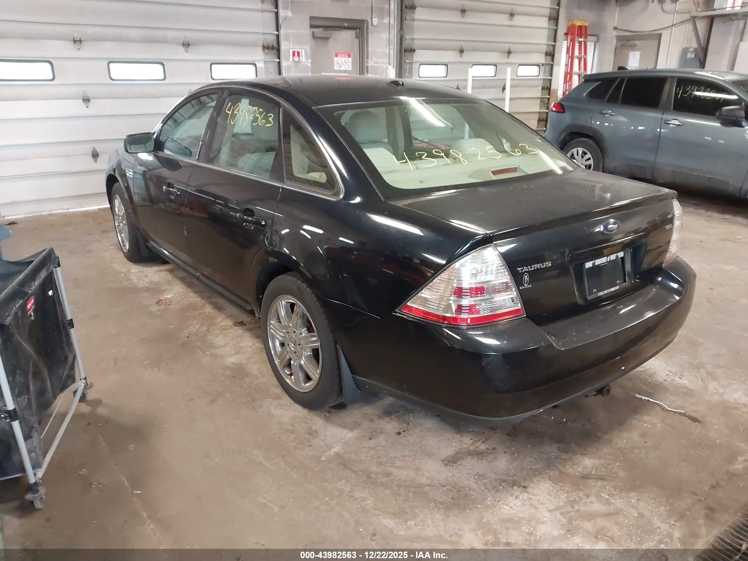 FORD TAURUS image 3