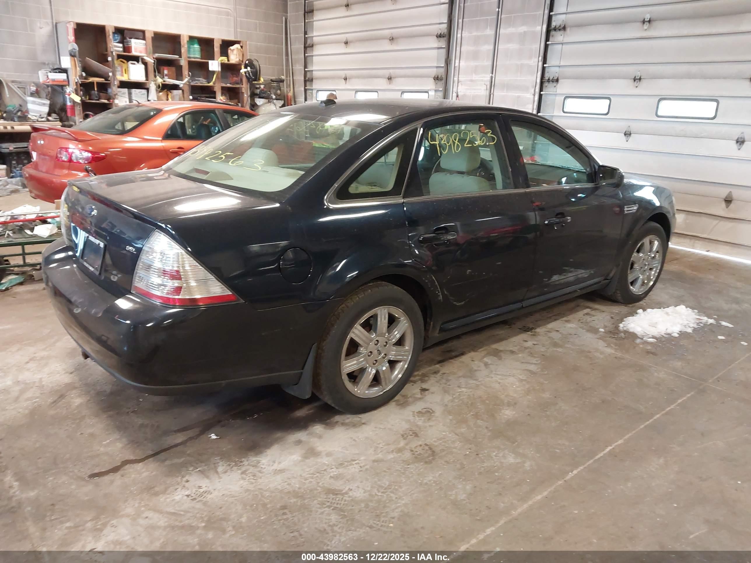 FORD TAURUS image 4