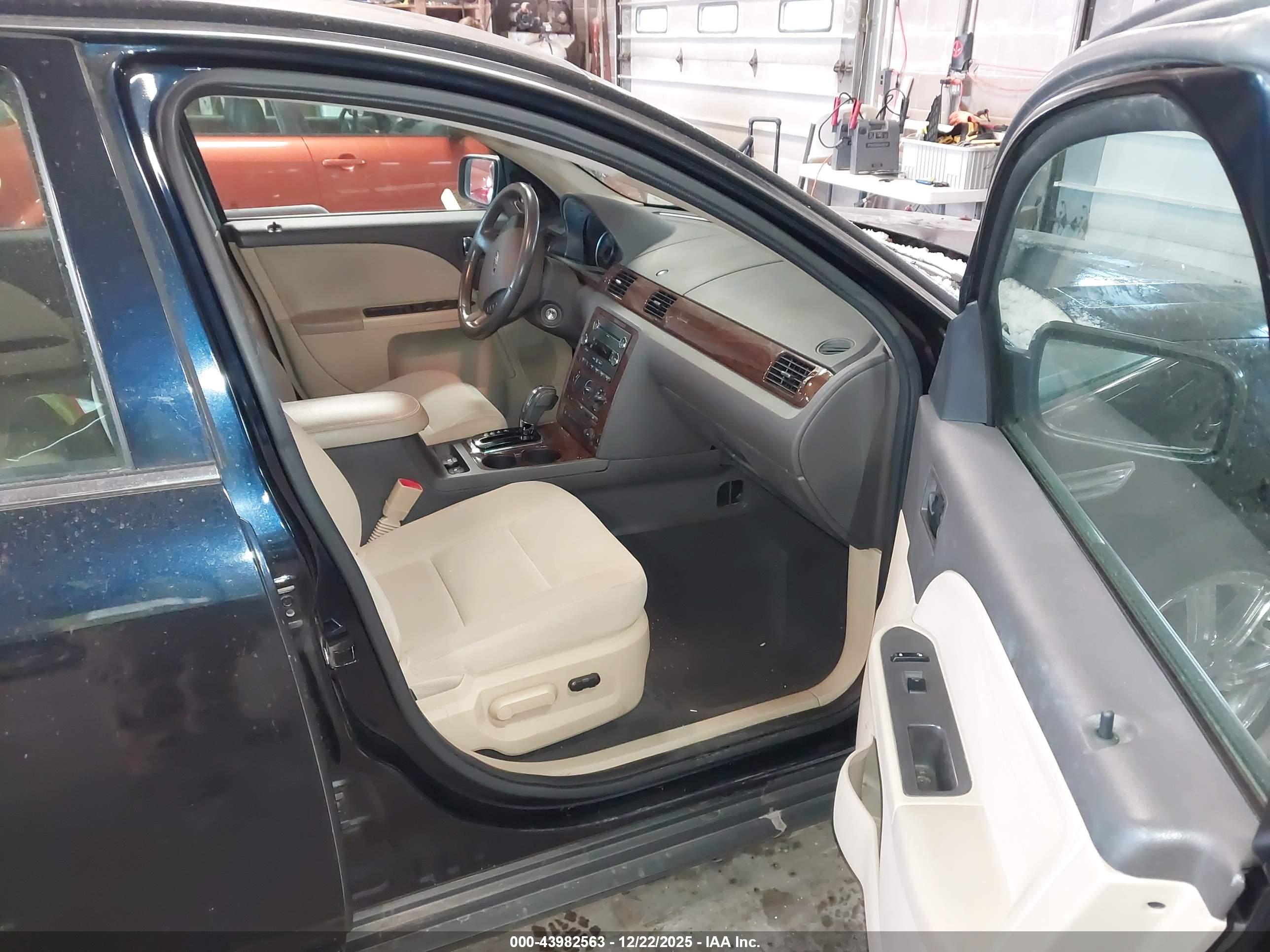 FORD TAURUS image 5