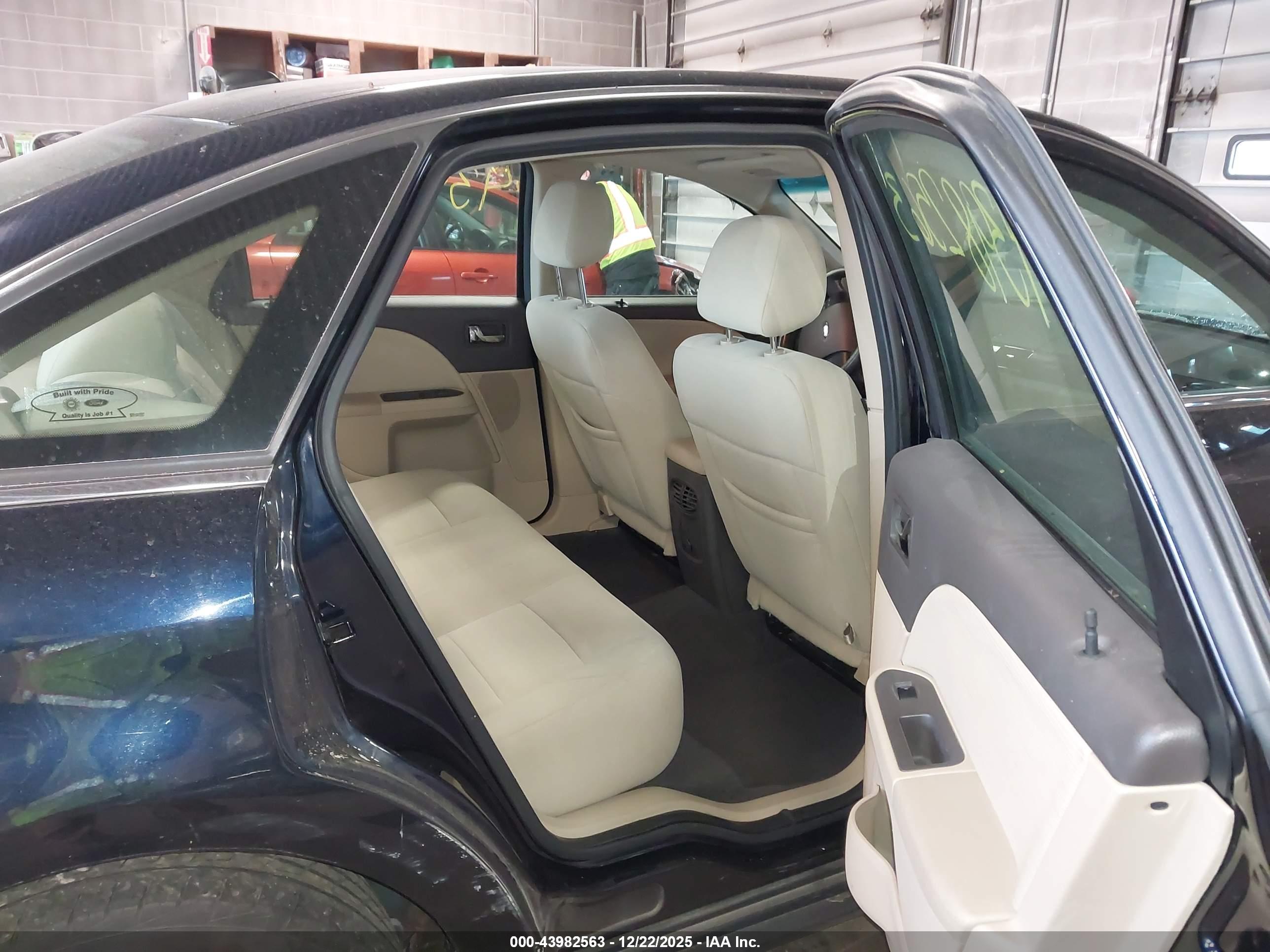 FORD TAURUS image 8