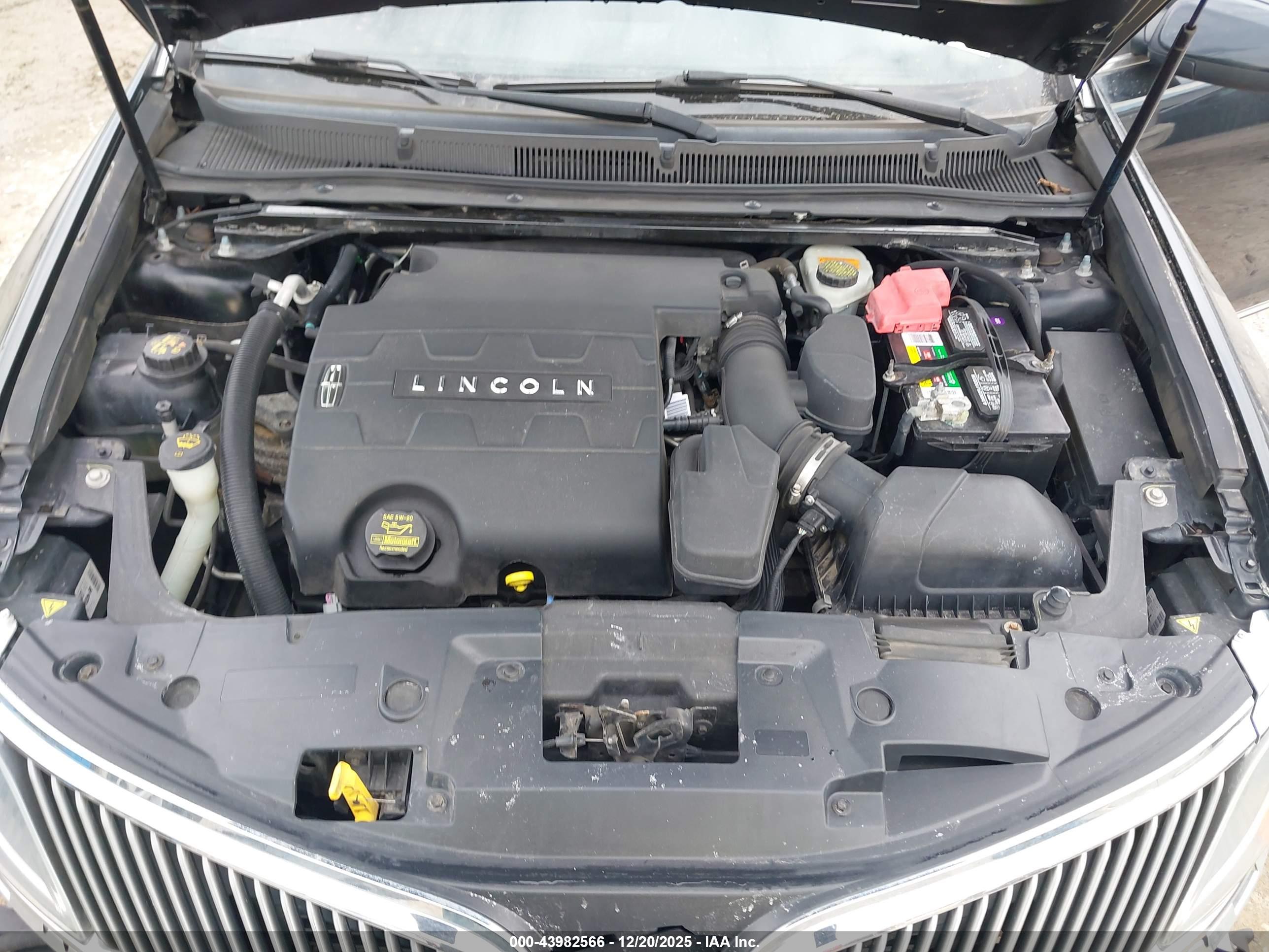 LINCOLN MKS image 10