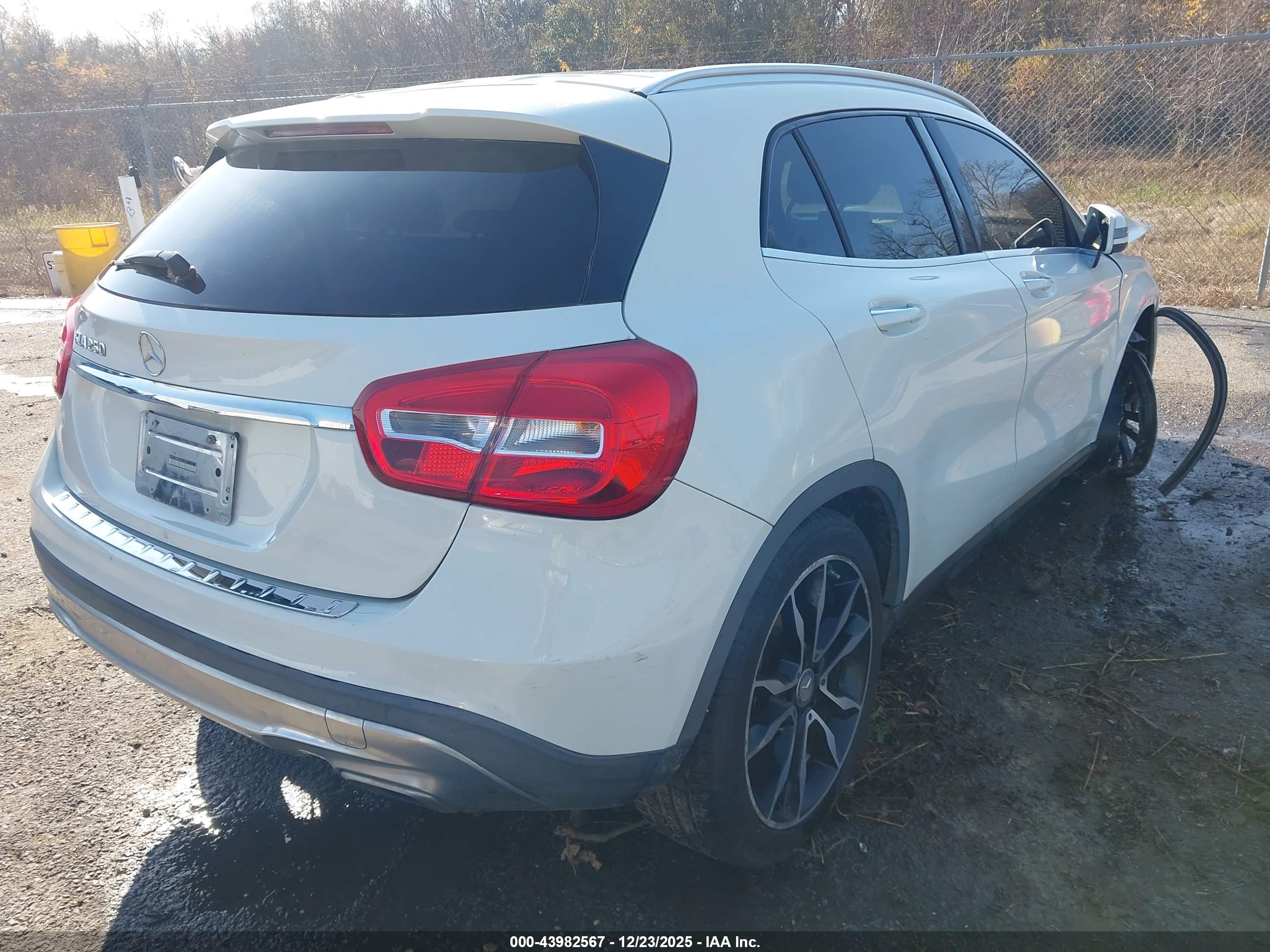 MERCEDES-BENZ GLA image 4
