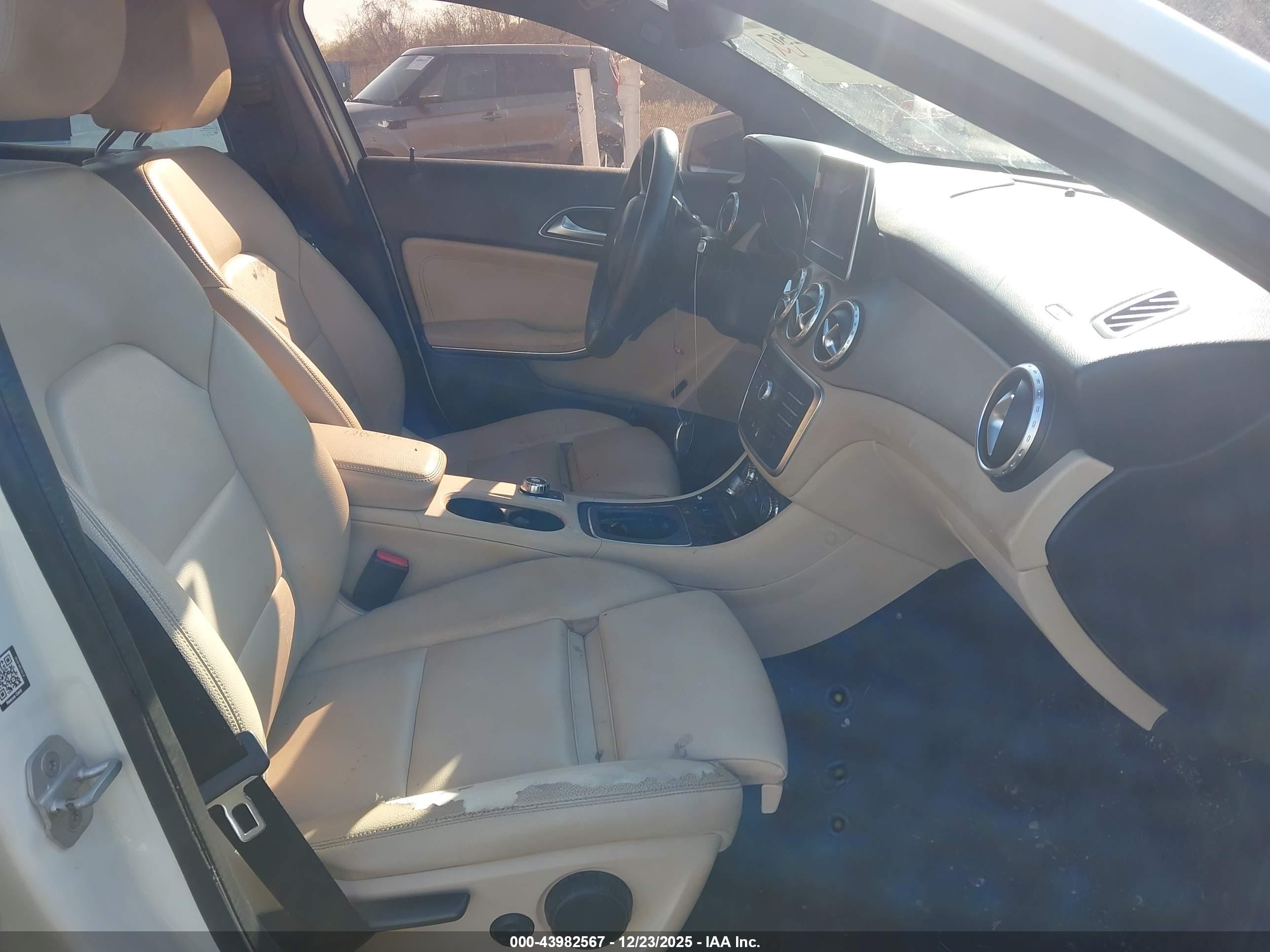 MERCEDES-BENZ GLA image 5