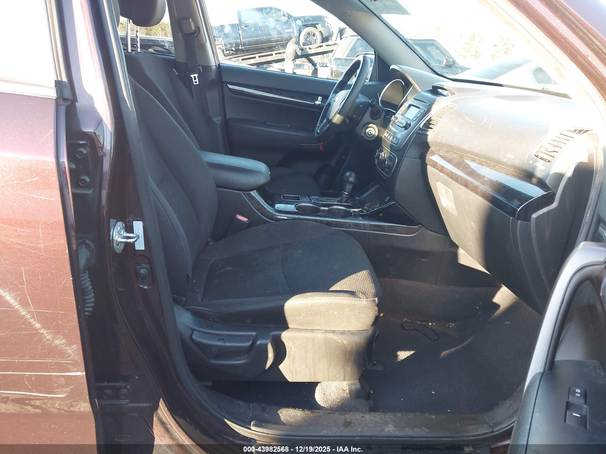 KIA SORENTO image 5