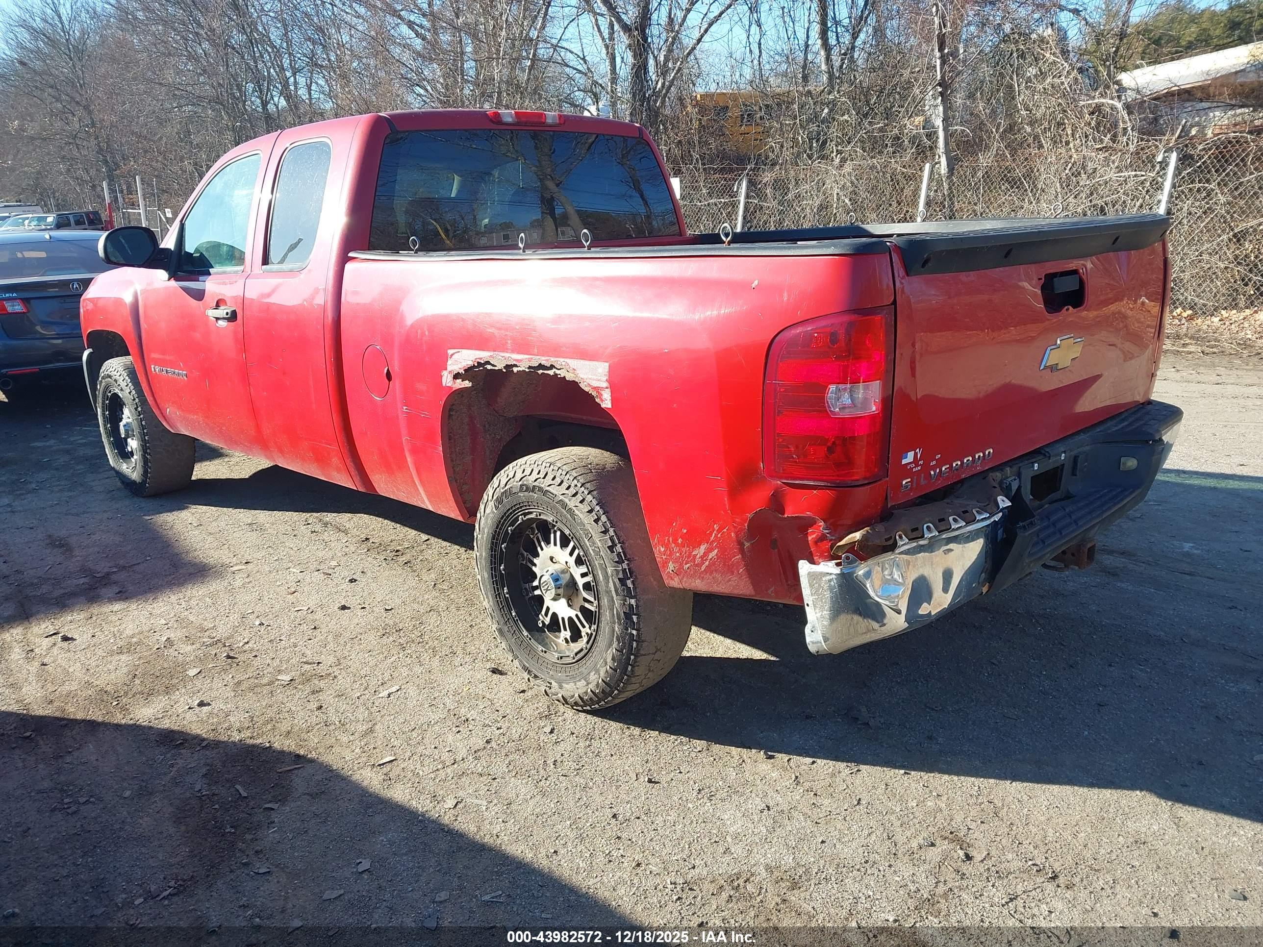 CHEVROLET SILVERADO image 3