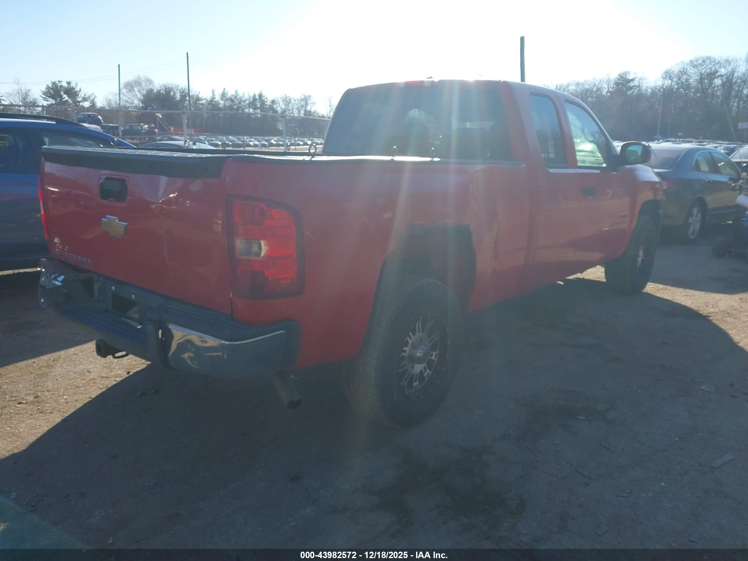 CHEVROLET SILVERADO image 4