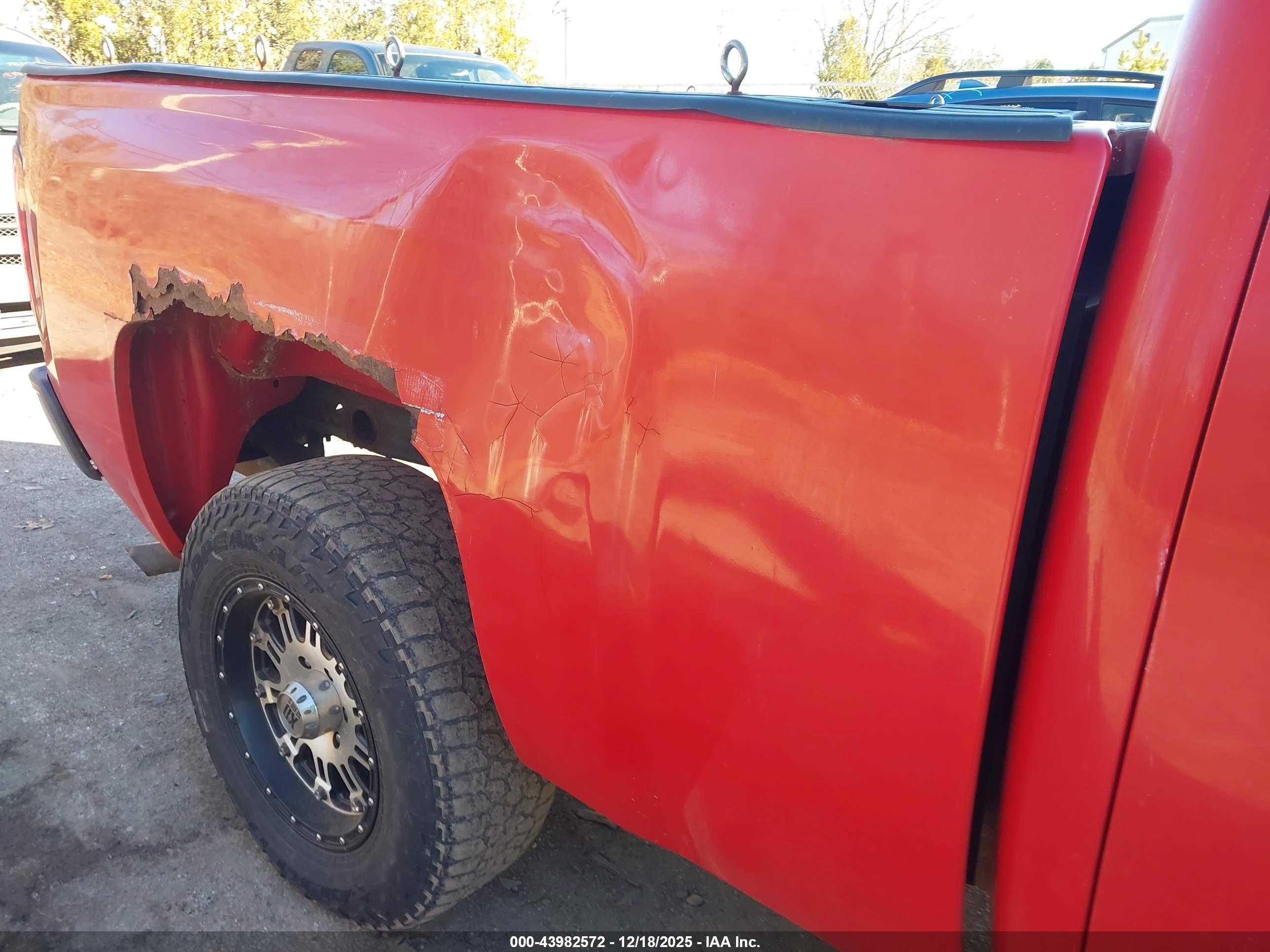 CHEVROLET SILVERADO image 6