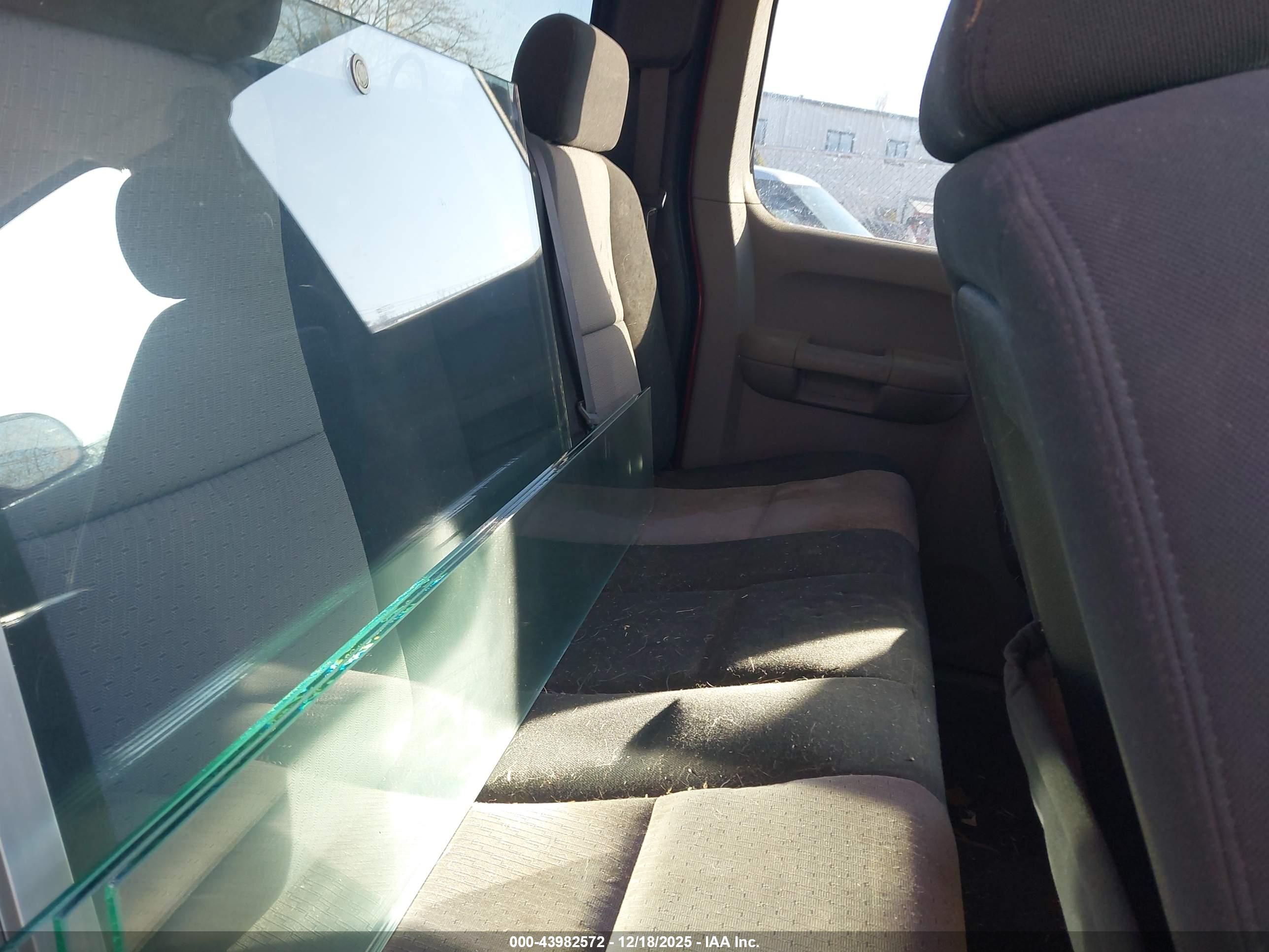 CHEVROLET SILVERADO image 8