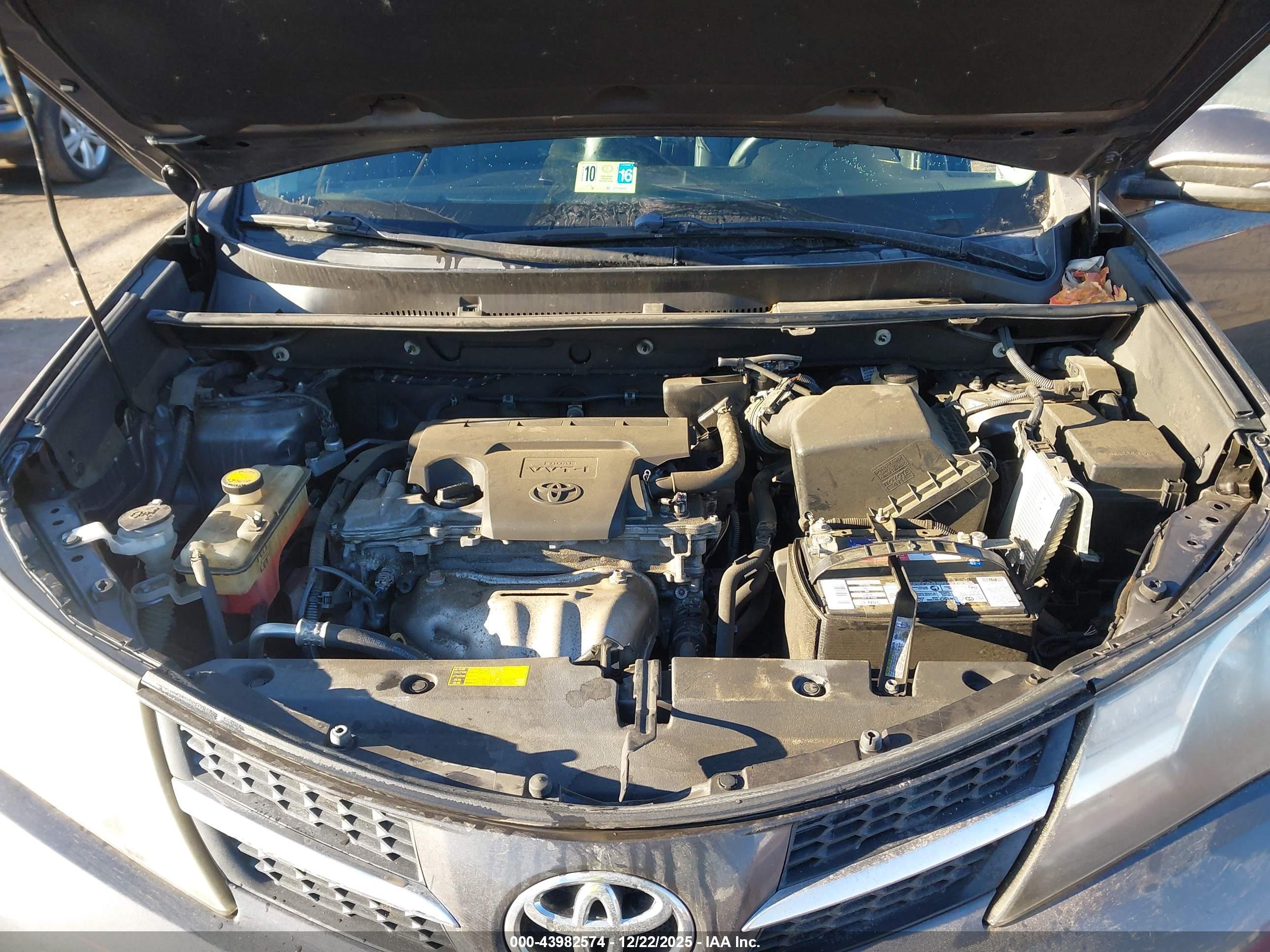 TOYOTA RAV4 image 10
