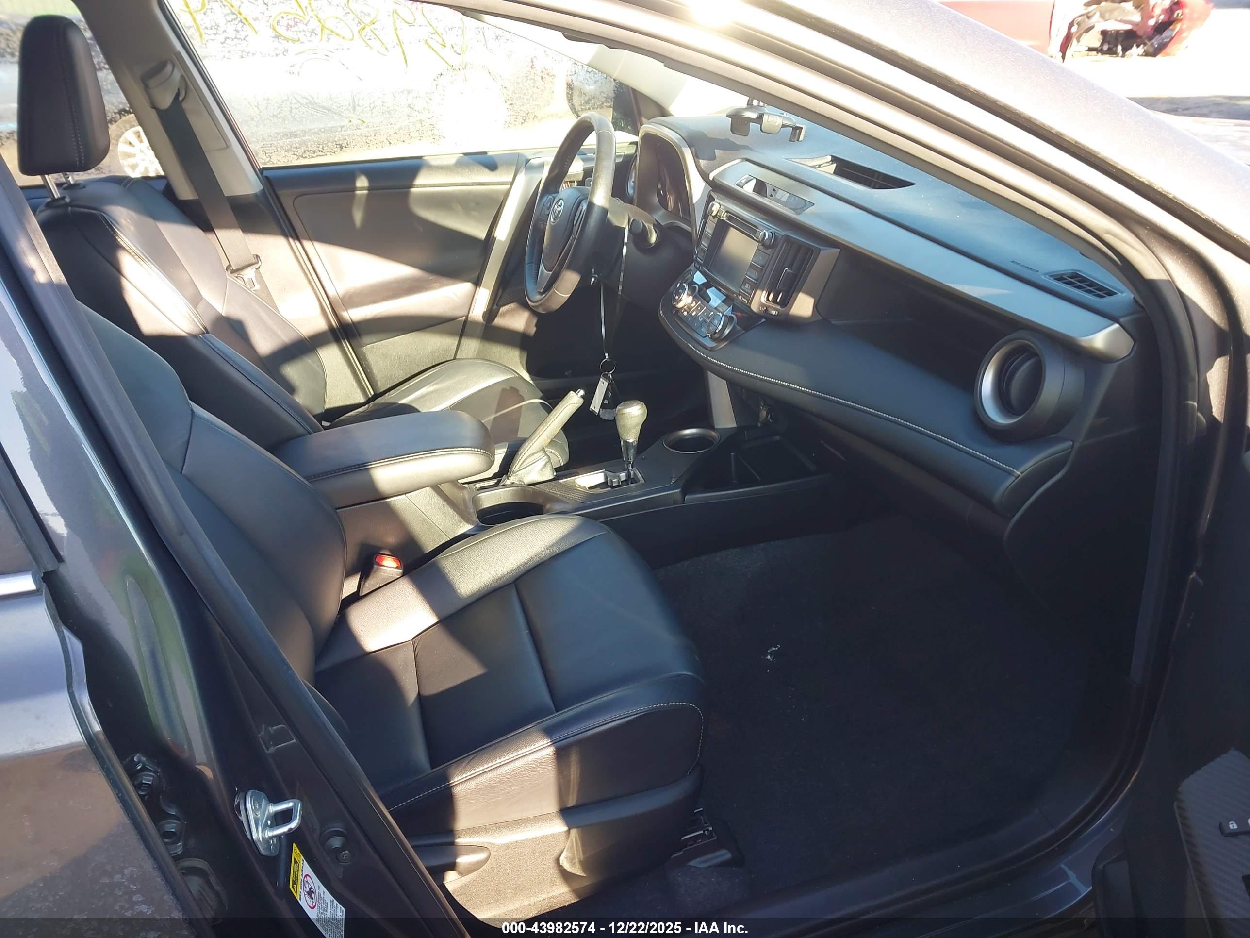 TOYOTA RAV4 image 5