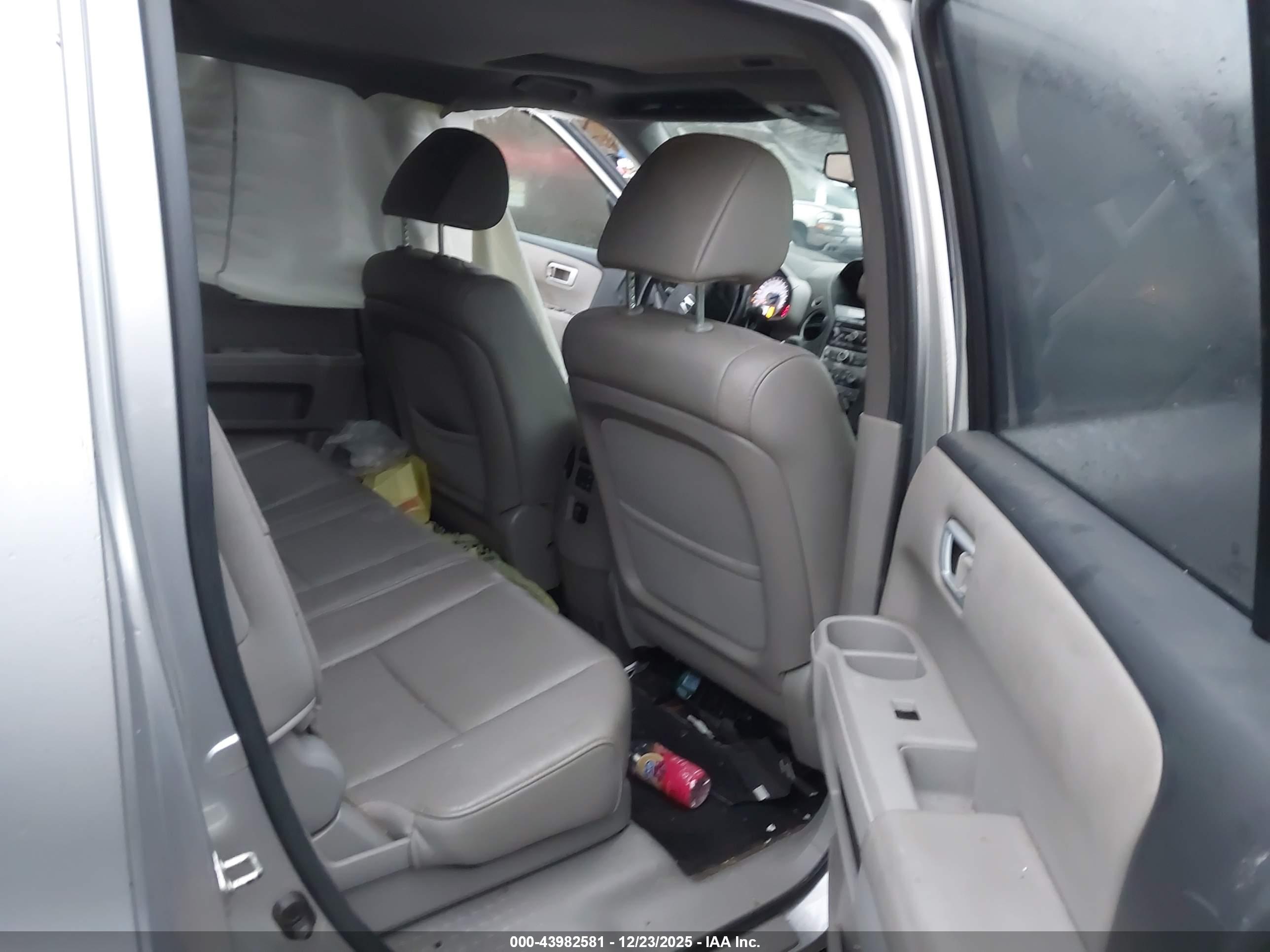 HONDA PILOT image 8
