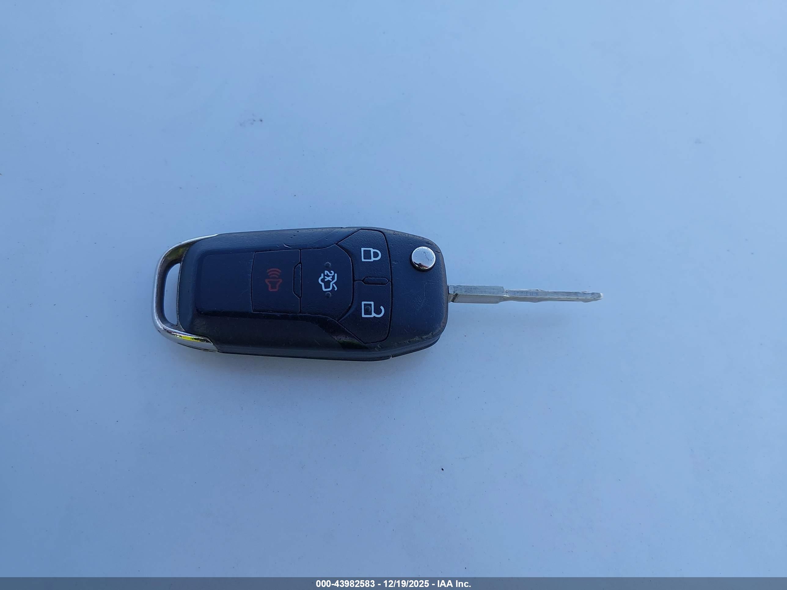 FORD FUSION image 11