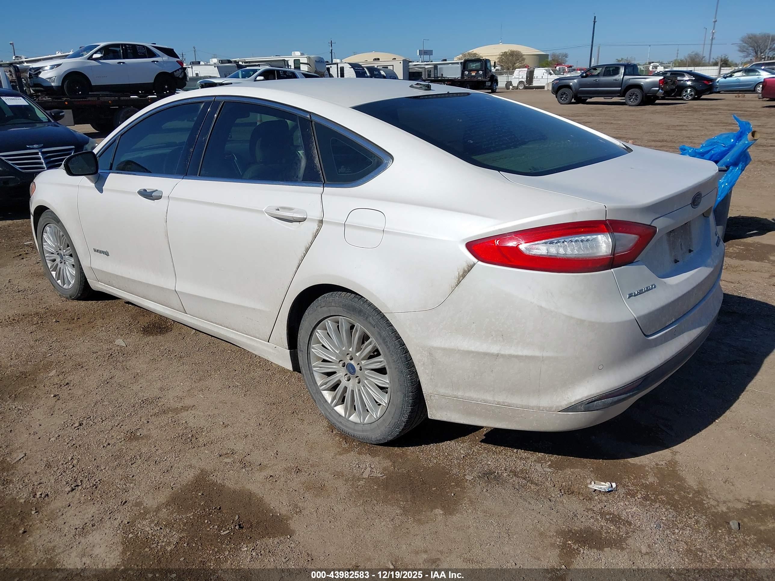 FORD FUSION image 3