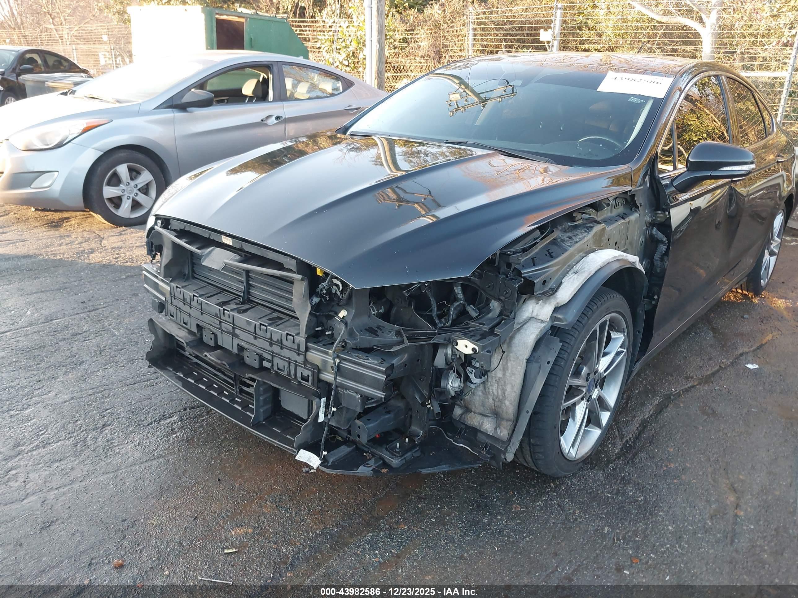 FORD FUSION image 6