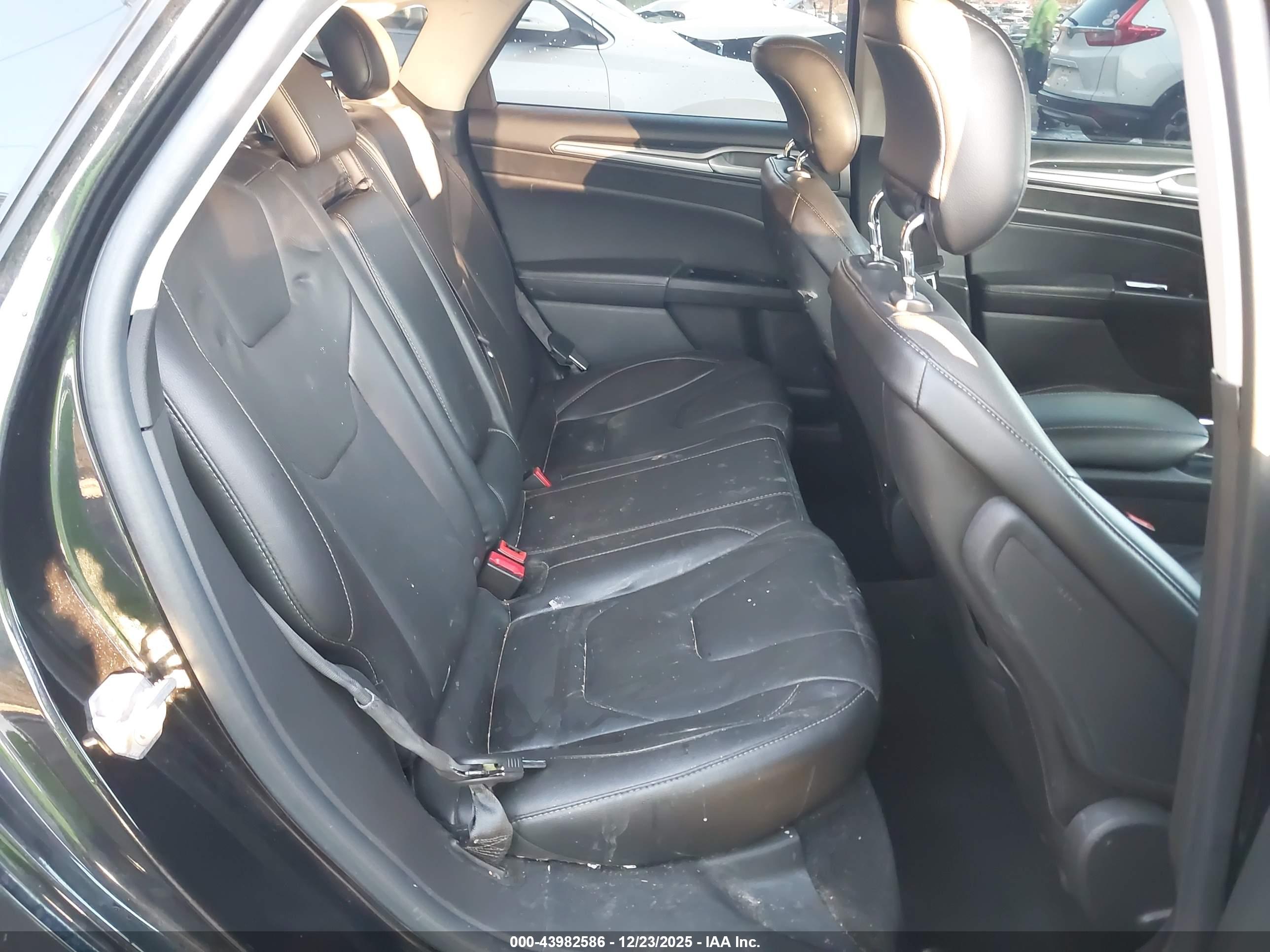 FORD FUSION image 8