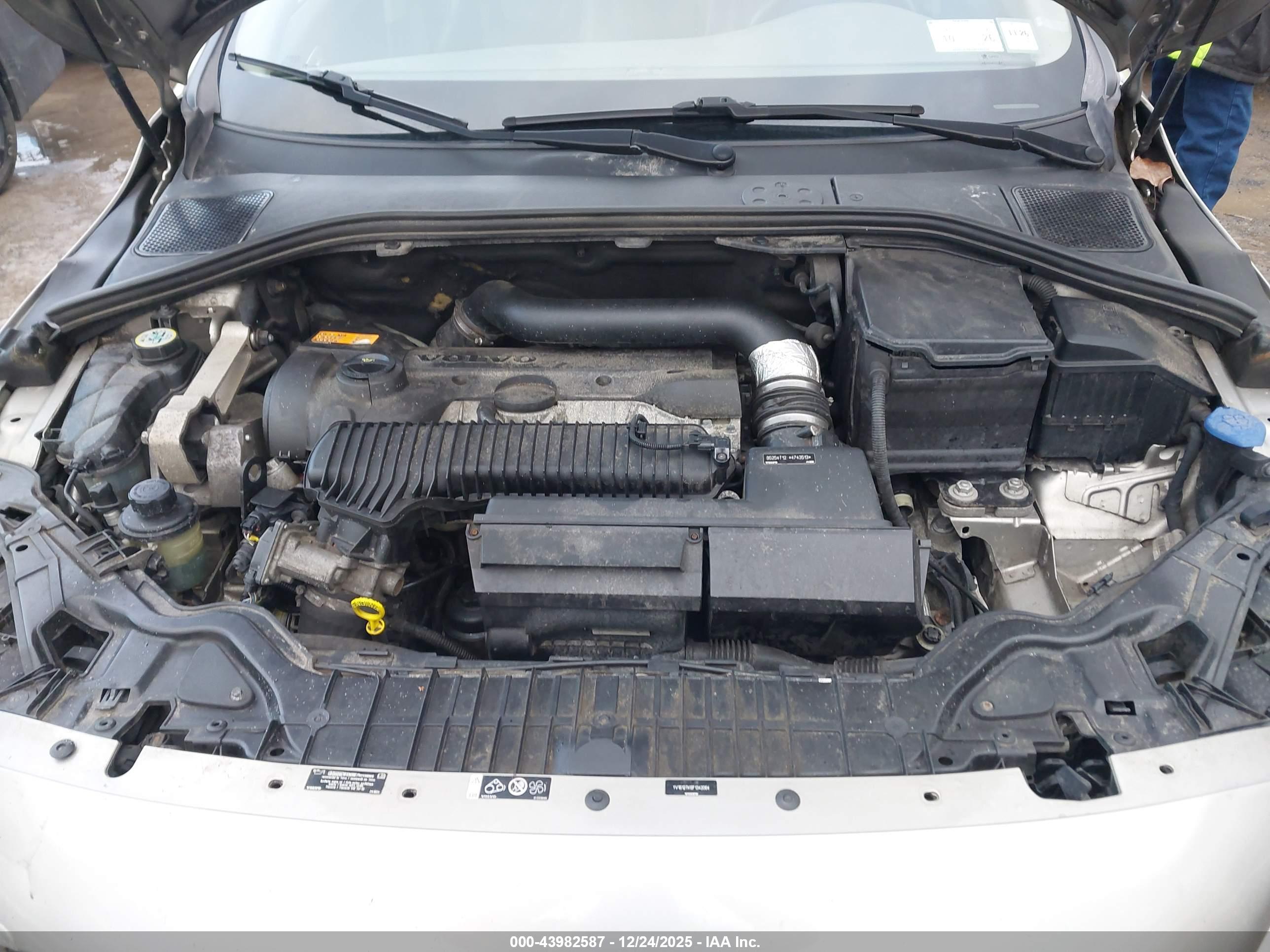 VOLVO S60 image 10