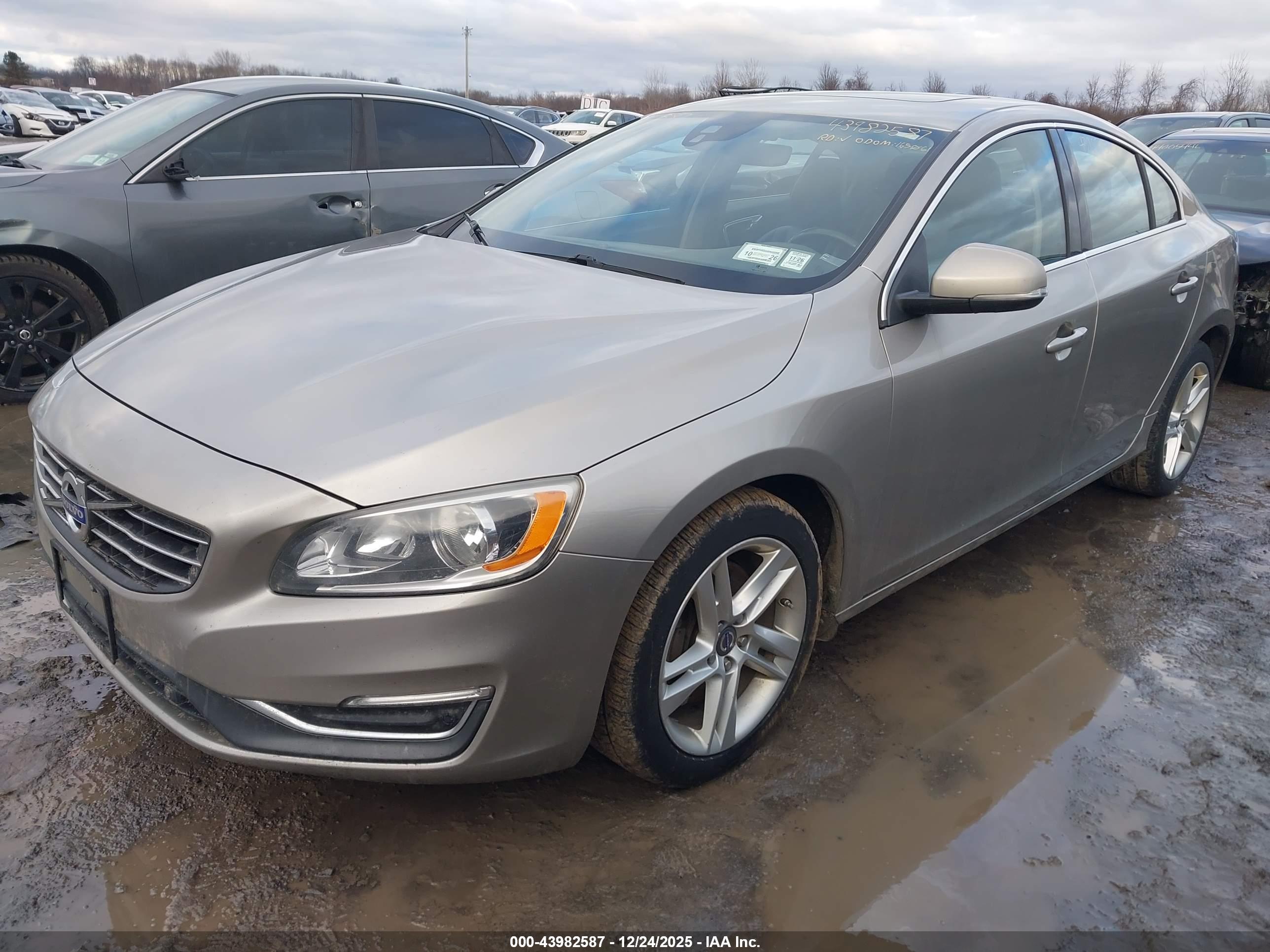 VOLVO S60 image 2