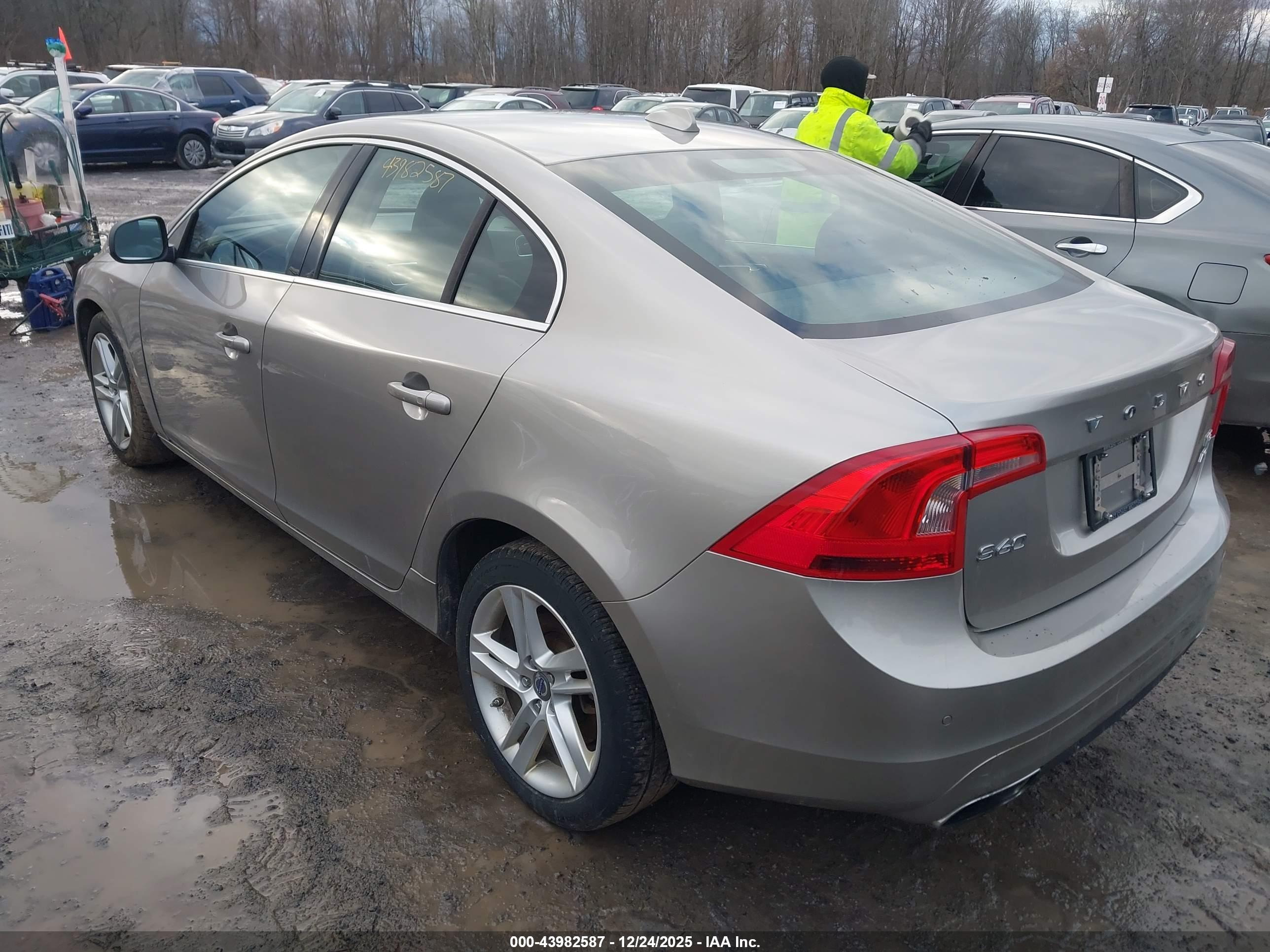 VOLVO S60 image 3
