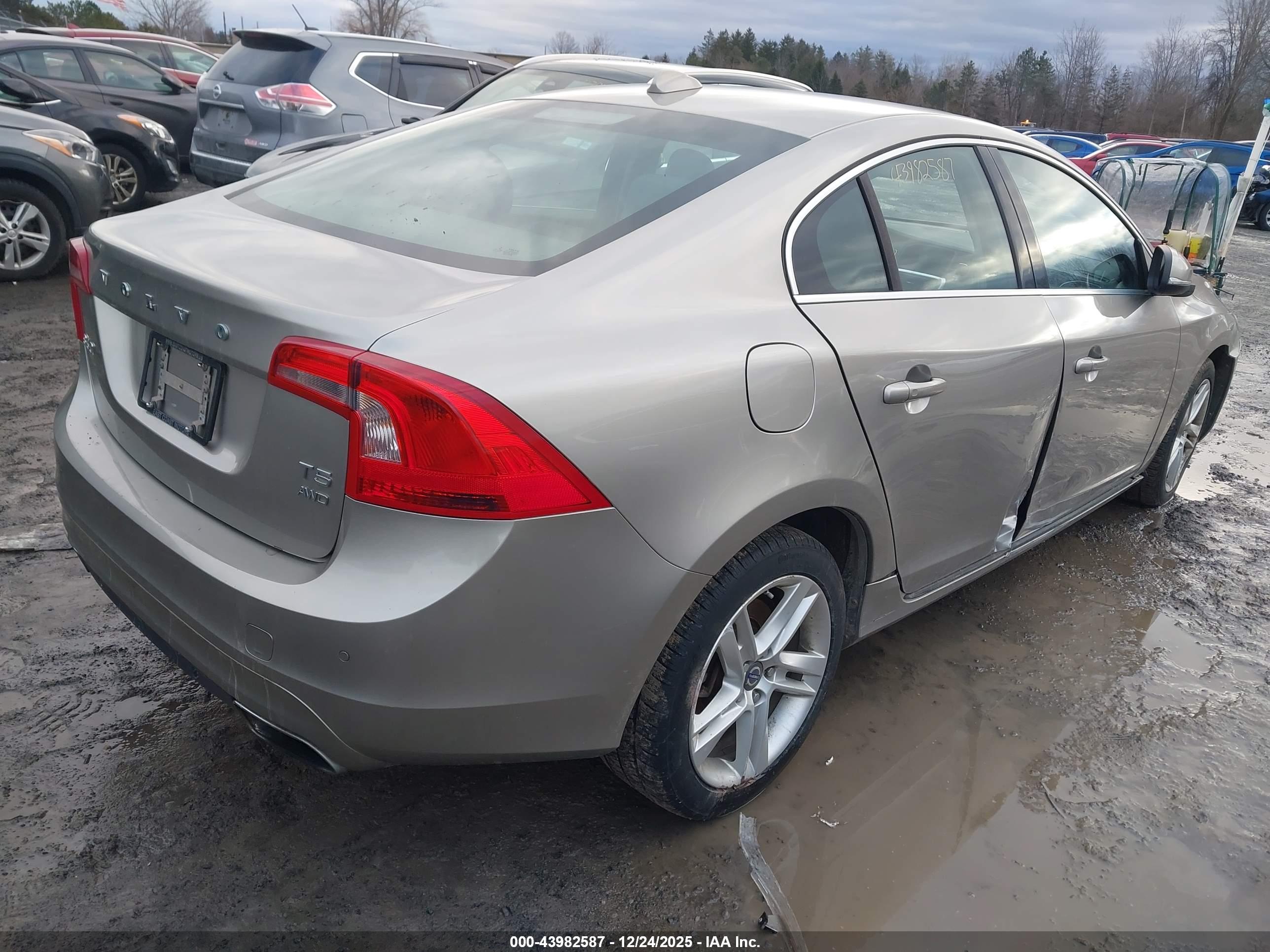VOLVO S60 image 4