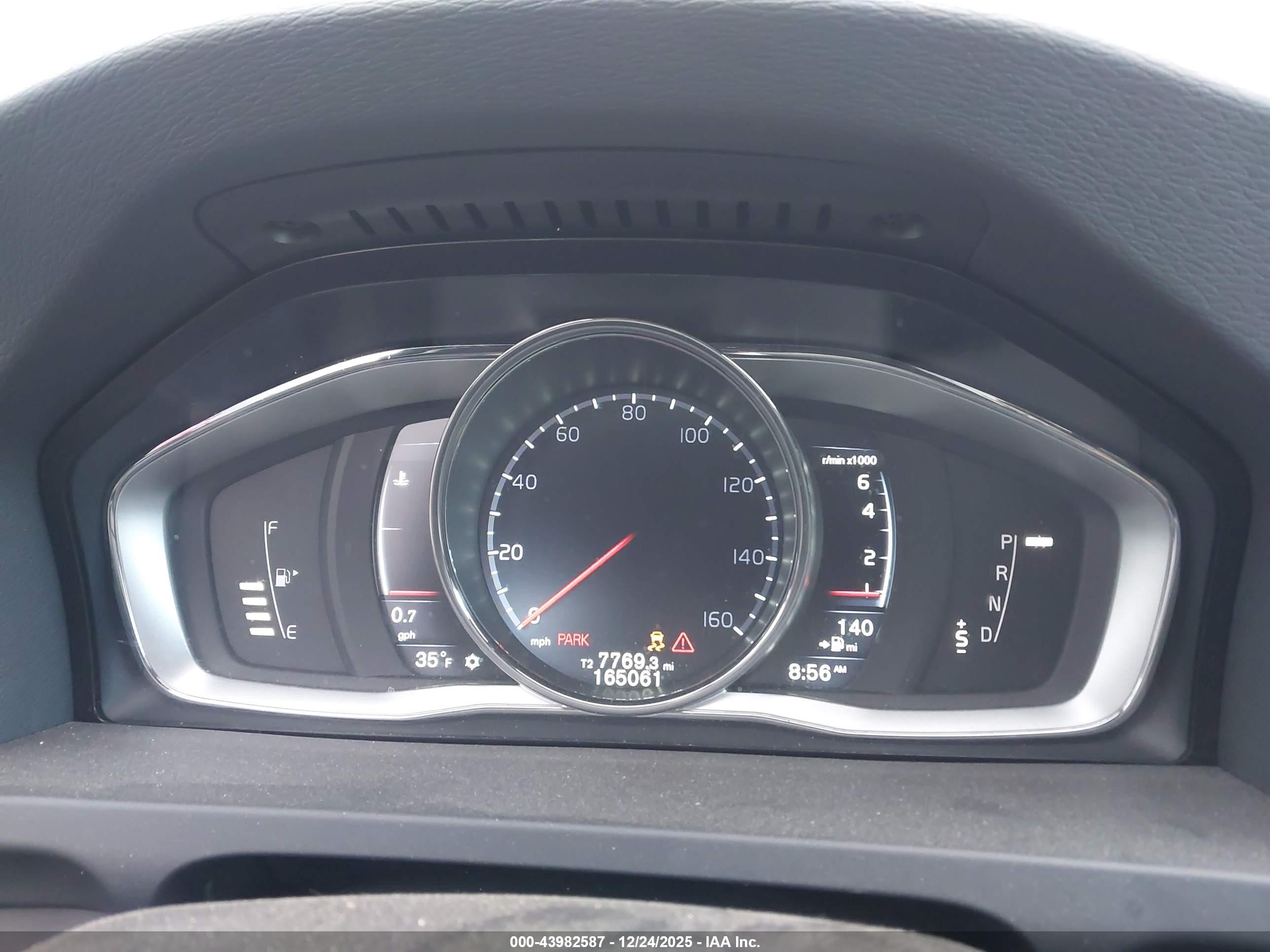 VOLVO S60 image 7
